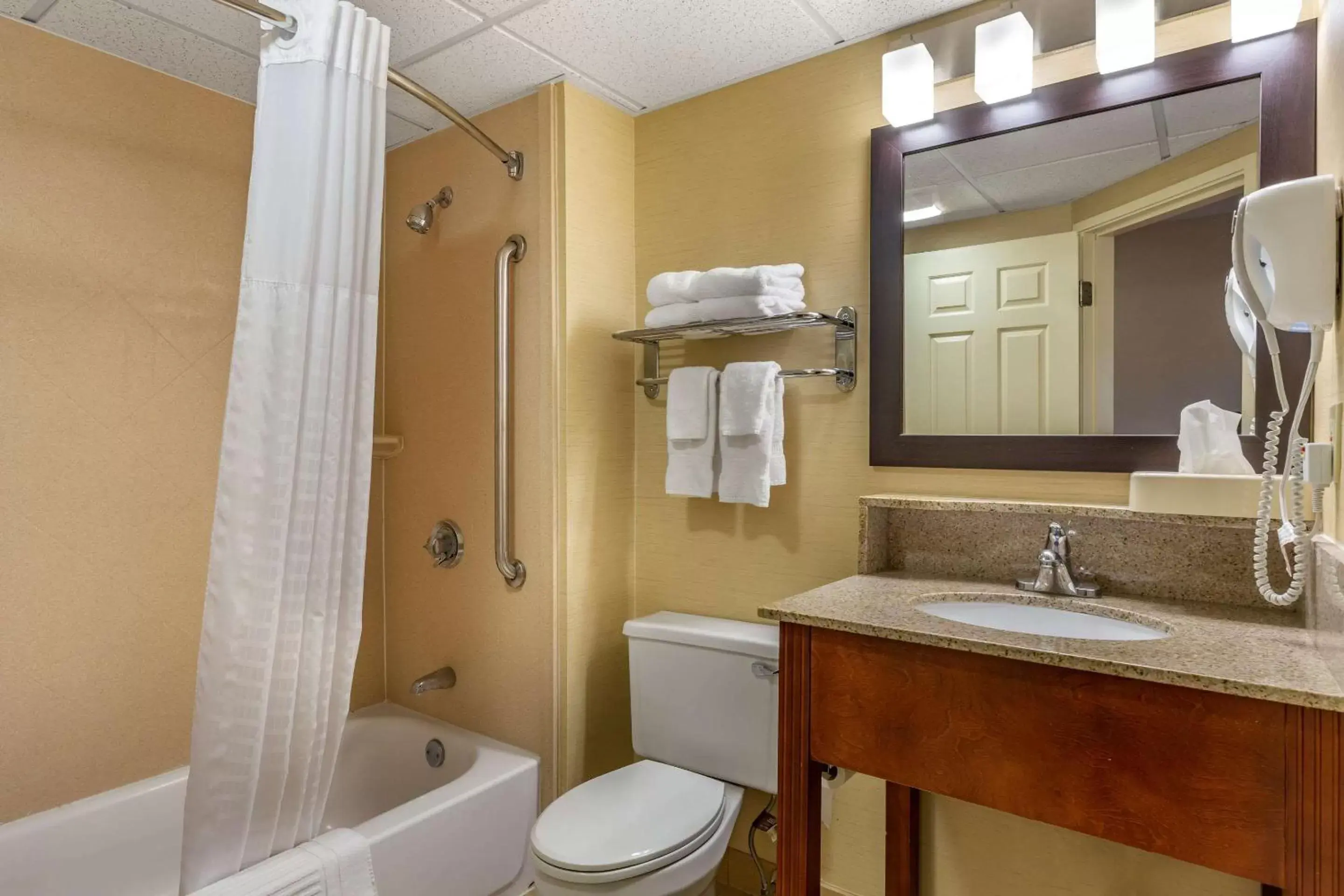 Bathroom in Comfort Inn Rockland - Boston