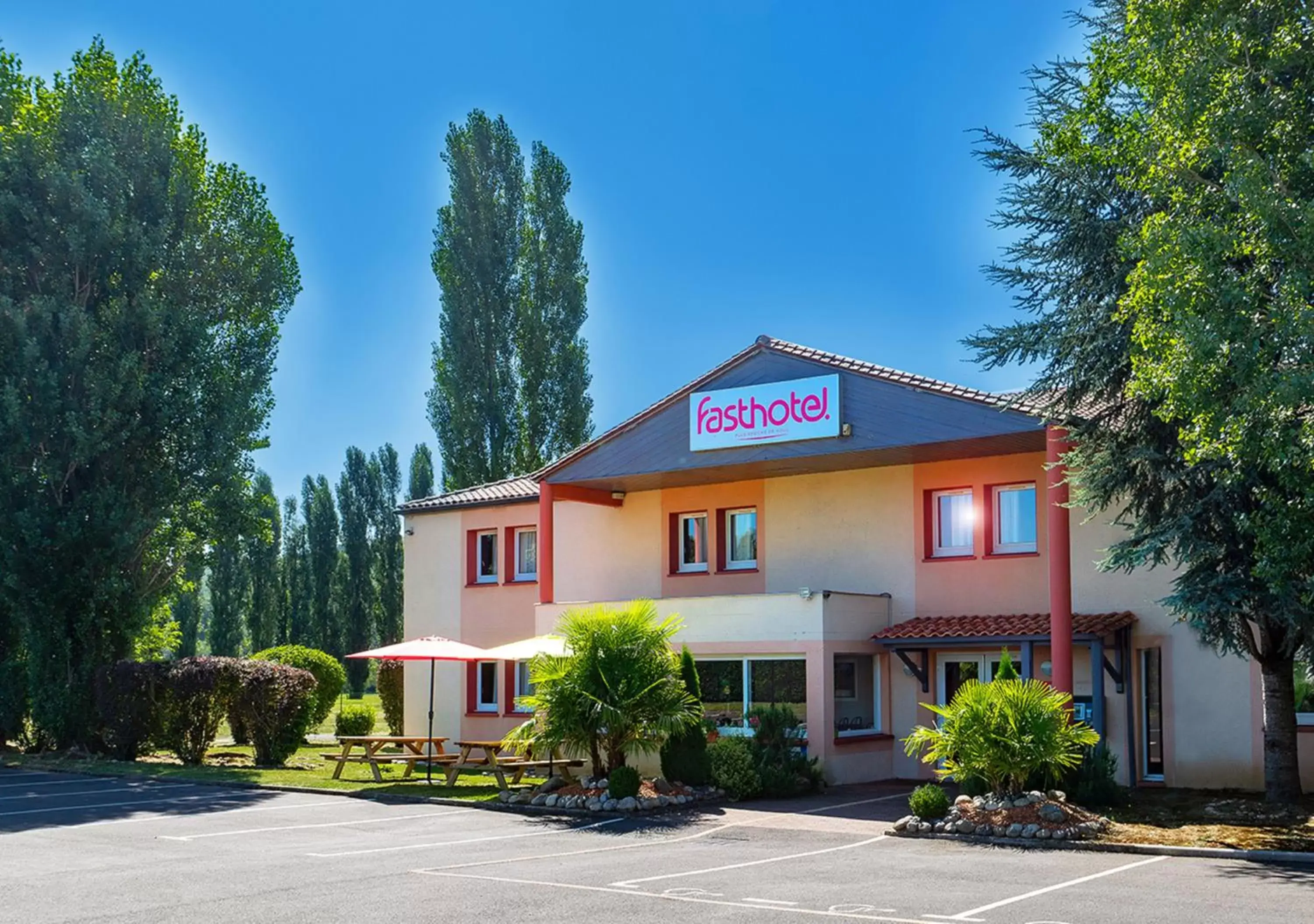 Facade/entrance, Property Building in Fasthôtel Périgueux