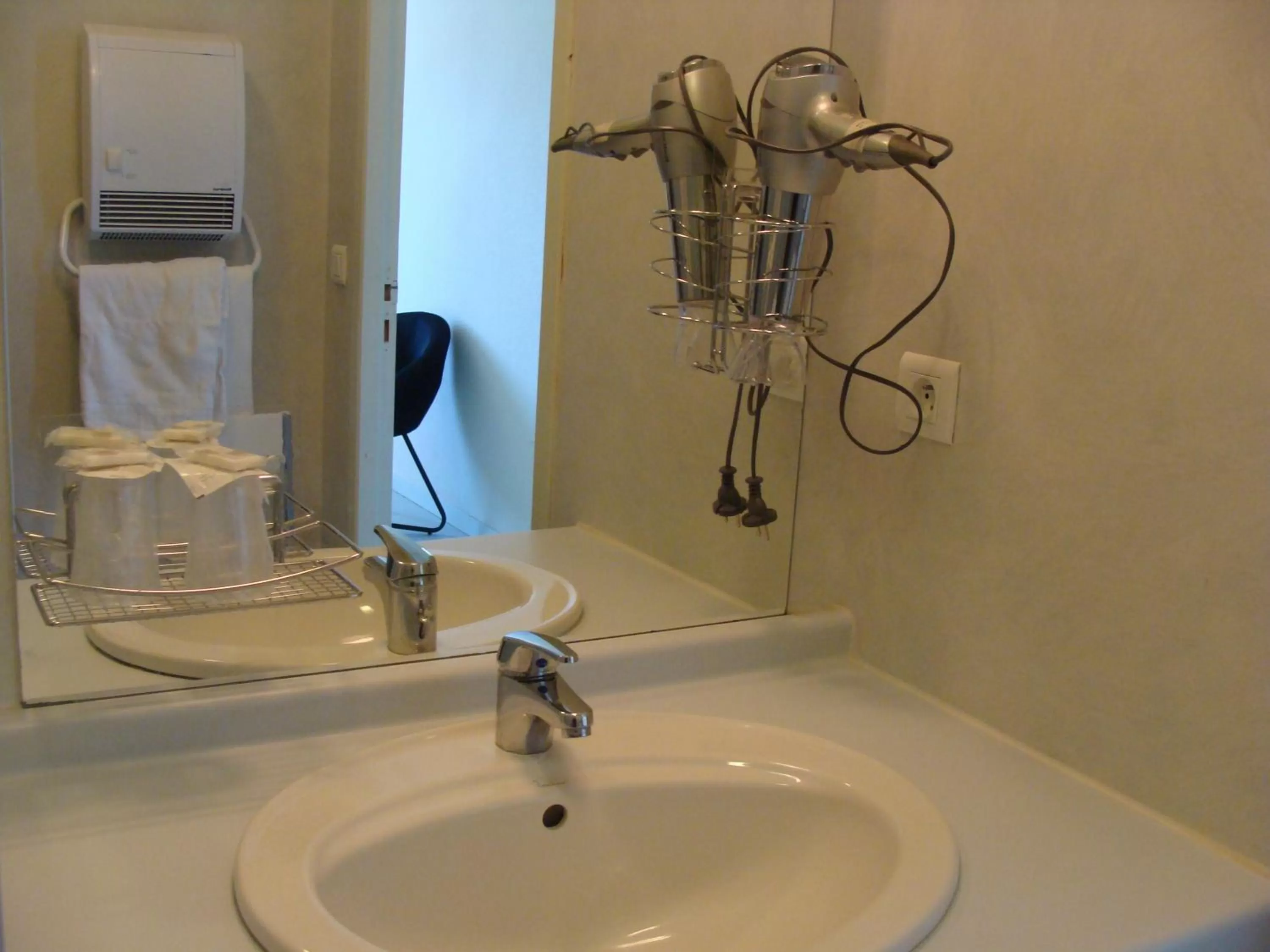 Bathroom in Abel Hôtel