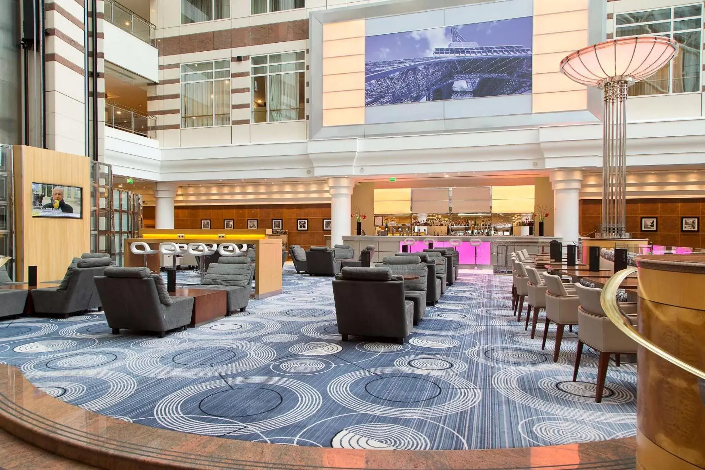 Lounge or bar, Restaurant/Places to Eat in Hilton Paris Charles De Gaulle Airport