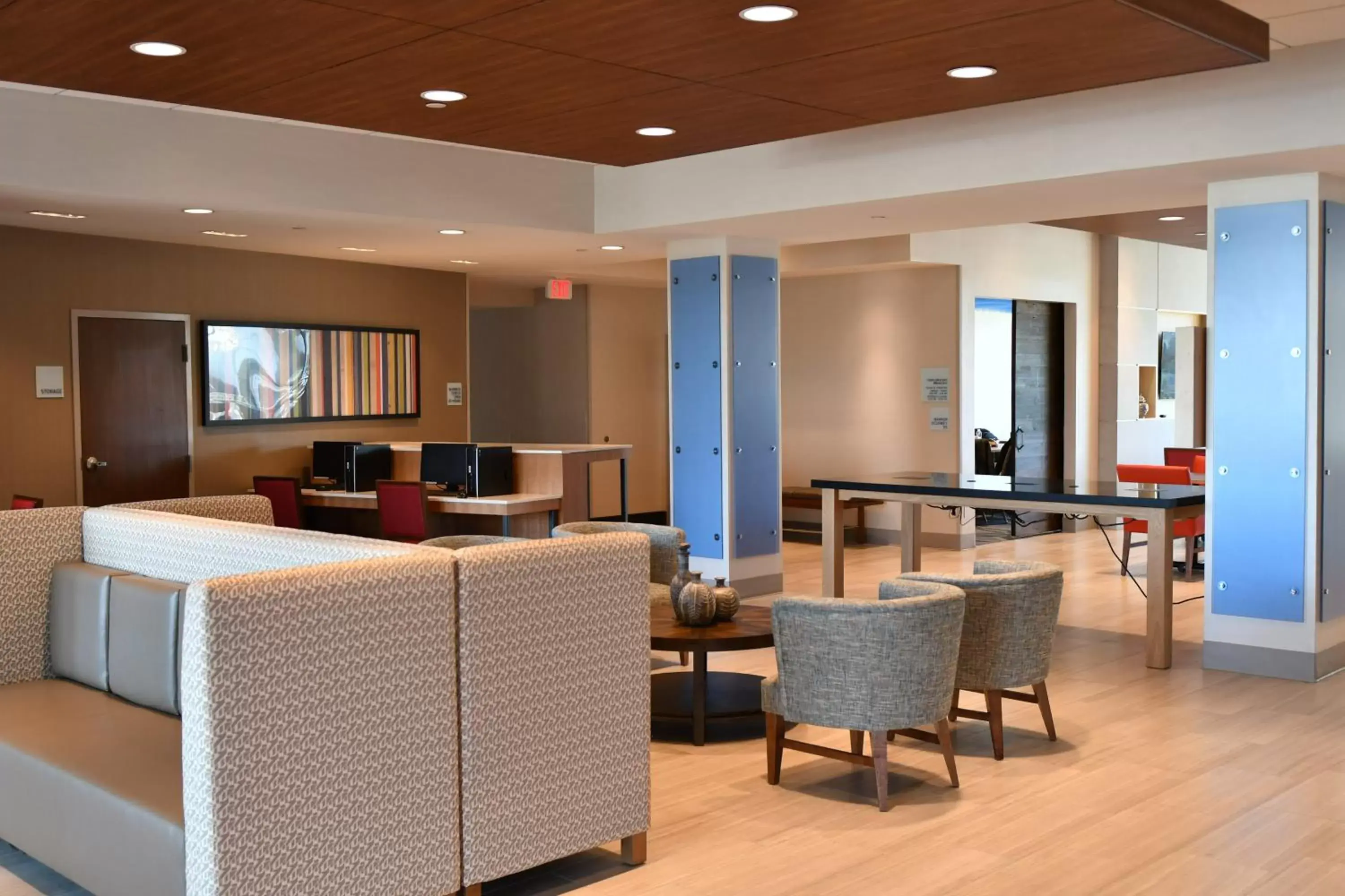 Lobby or reception, Seating Area in Holiday Inn Express & Suites - Romeoville - Joliet North, an IHG Hotel