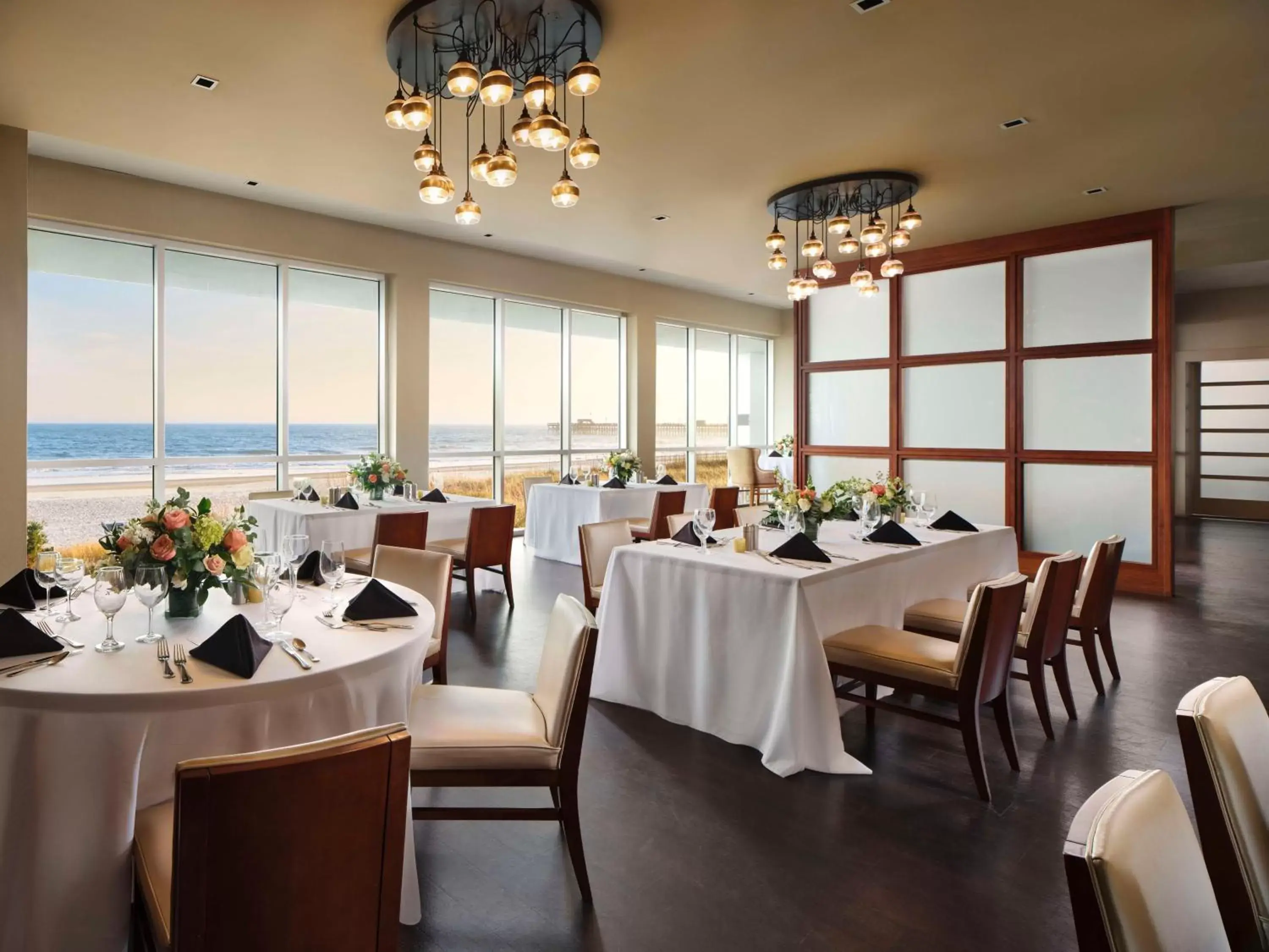 Meeting/conference room, Restaurant/Places to Eat in Embassy Suites by Hilton Myrtle Beach Oceanfront Resort