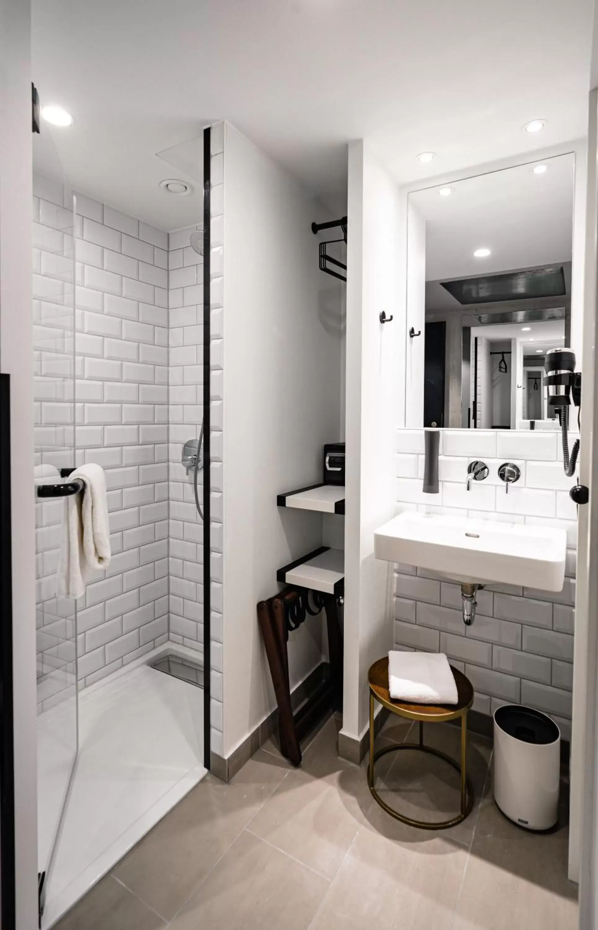 Shower, Bathroom in gambino hotel WERKSVIERTEL