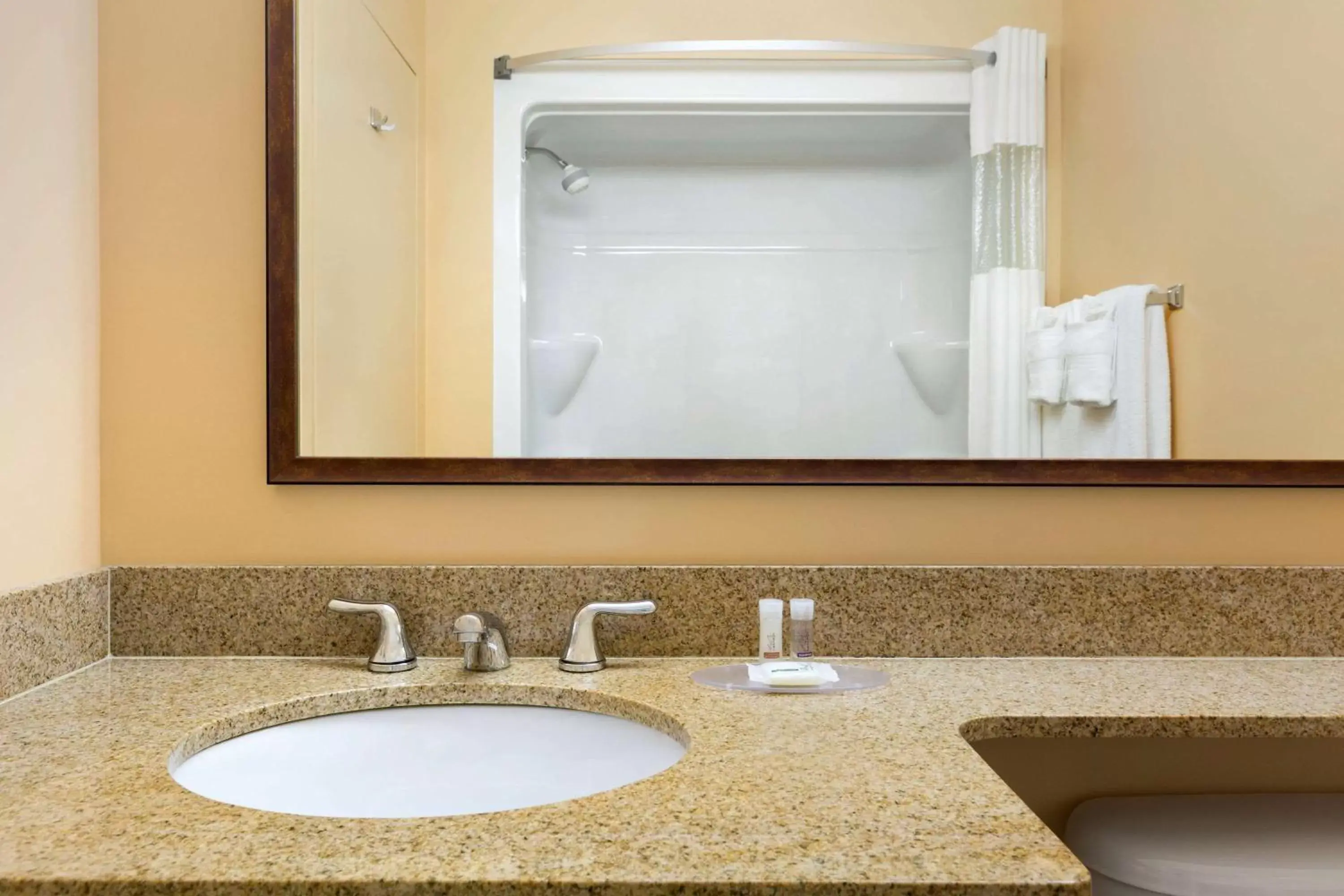 Photo of the whole room, Bathroom in Days Inn by Wyndham Oromocto Conference Centre