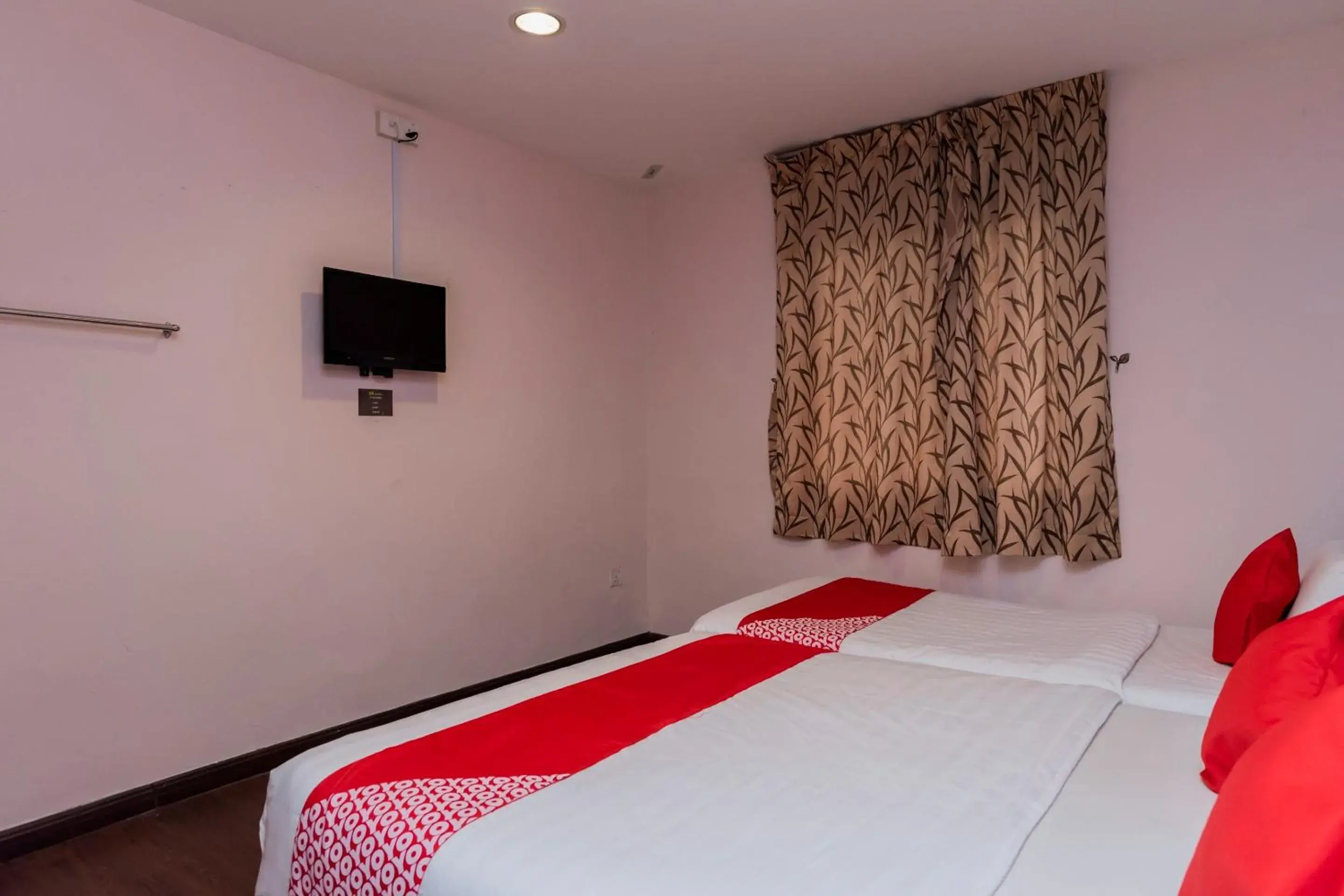 Bedroom, Bed in OYO 44026 98 Hotel