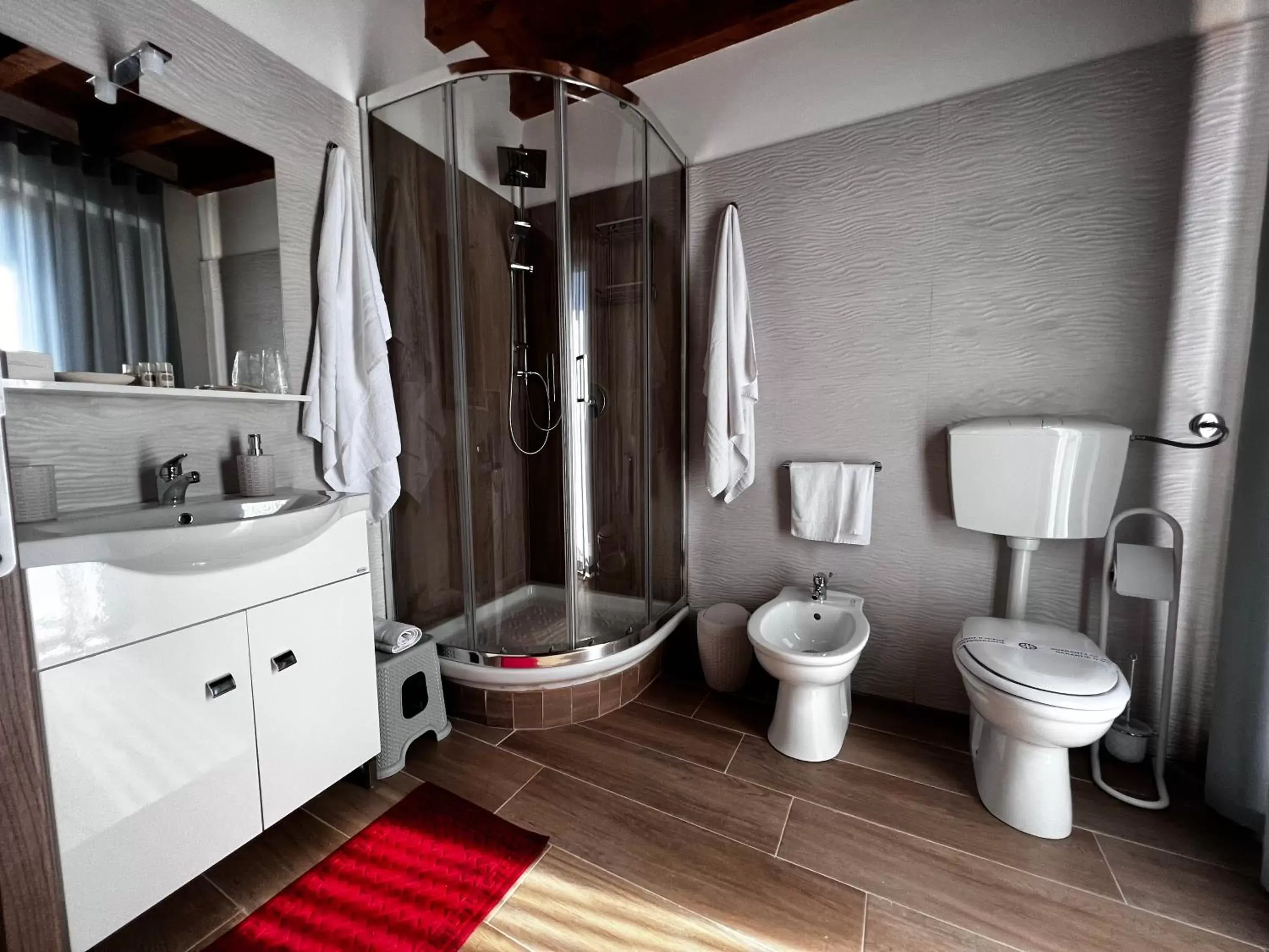 Bathroom in Le Vie di Girgenti