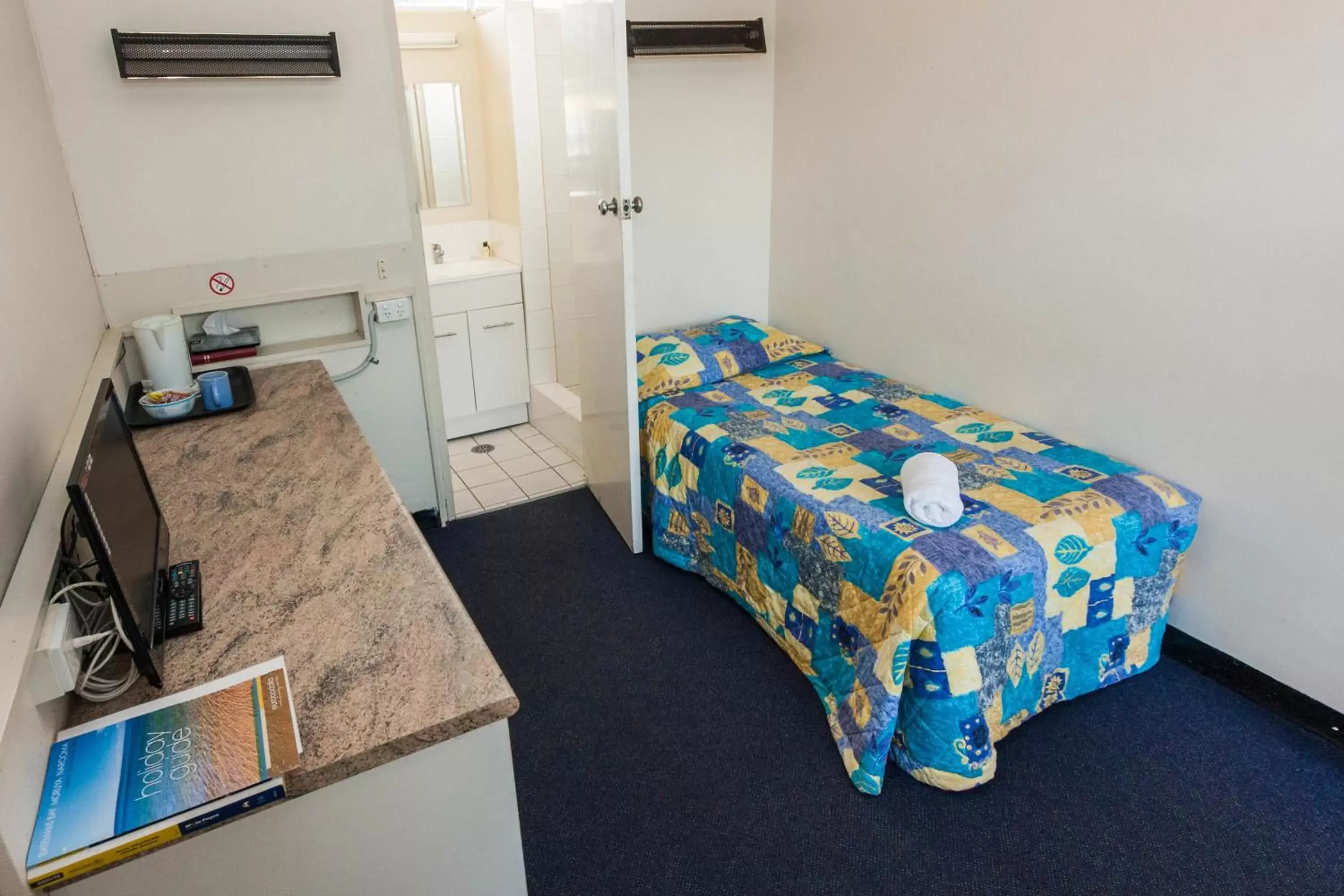 Bed in Moruya Waterfront Hotel Motel