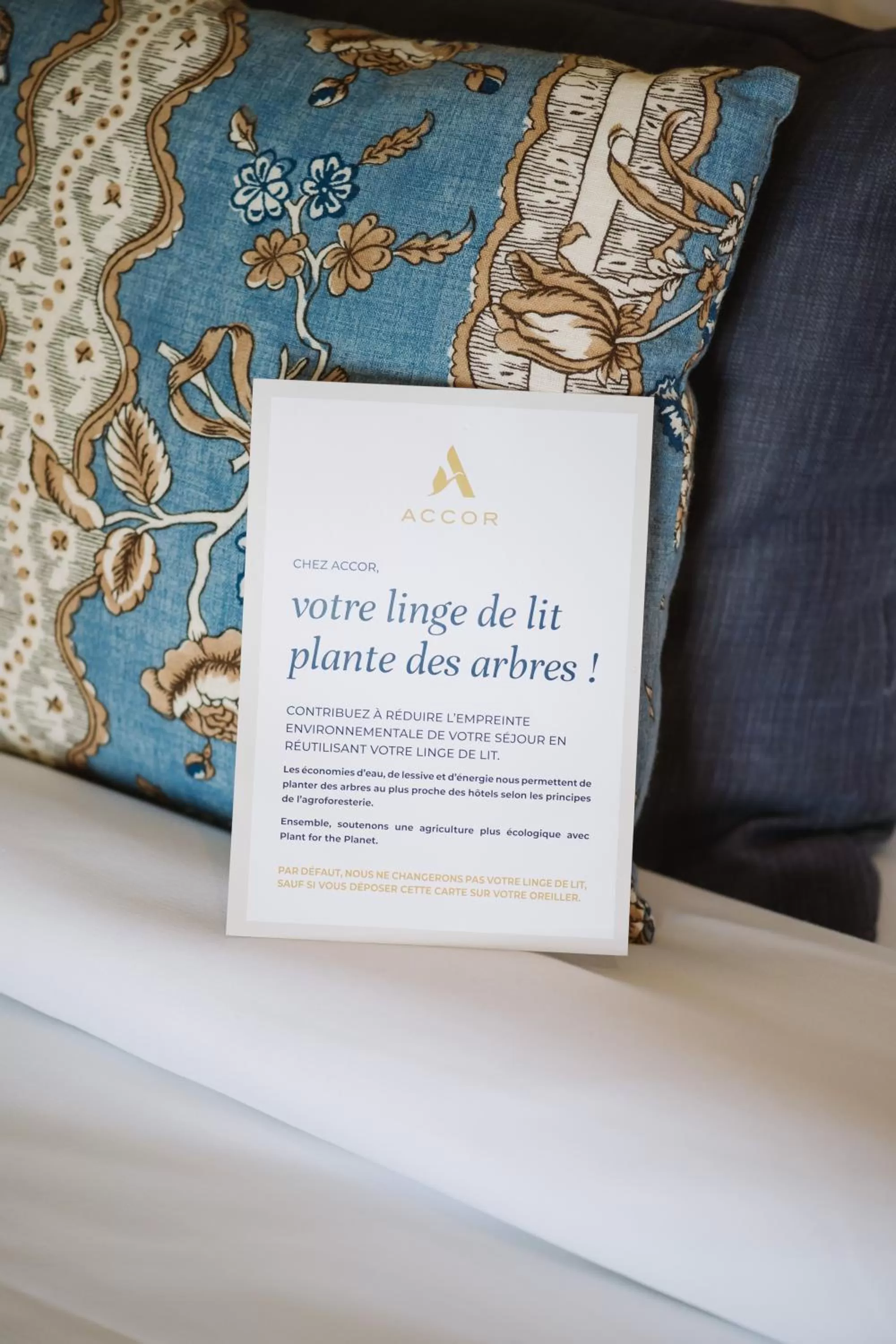 room service, Bed in Mercure Avignon Gare TGV