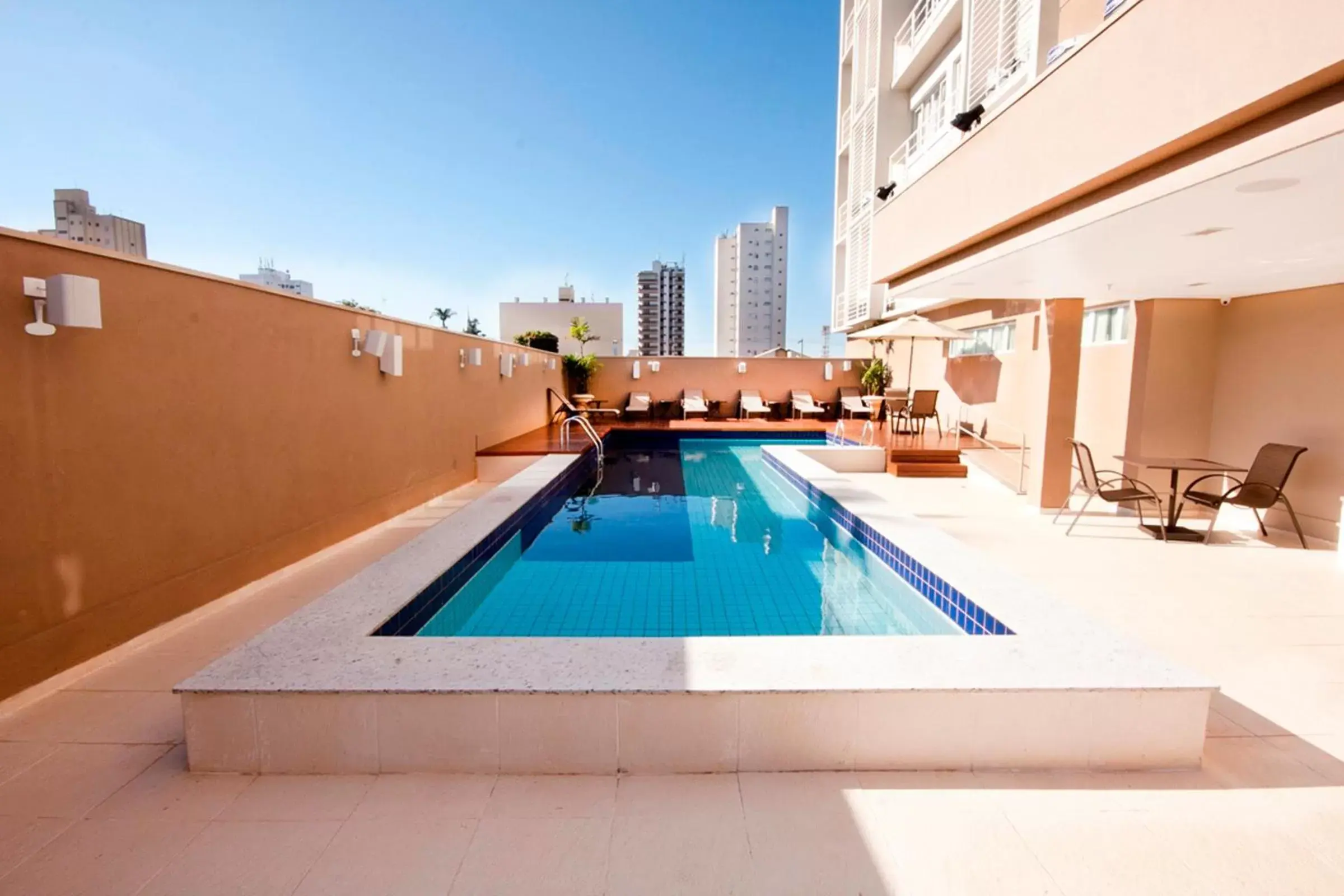 Swimming Pool in Comfort Hotel Sertãozinho