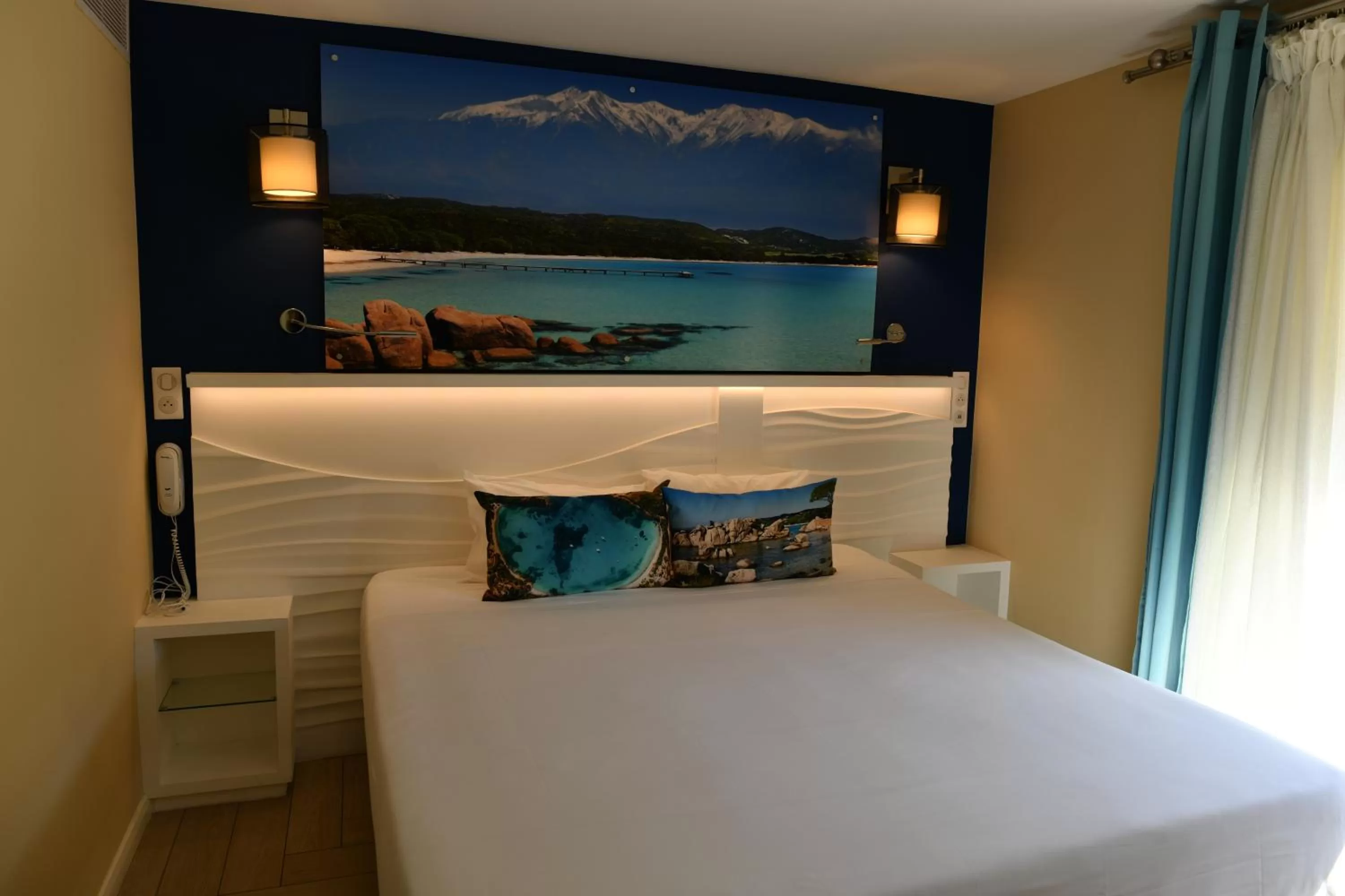 Photo of the whole room, Bed in Hôtel Le Claridge