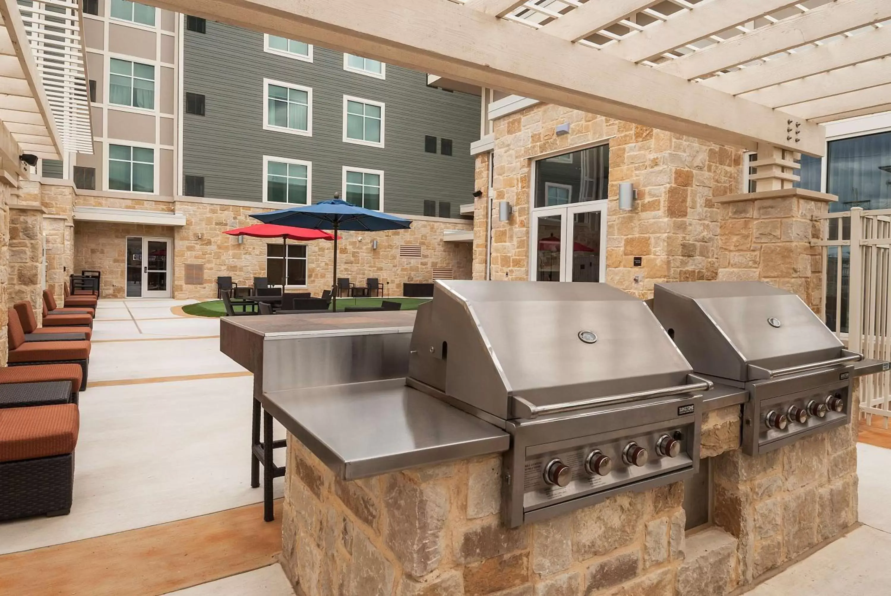 Property building, BBQ Facilities in Homewood Suites by Hilton Fort Worth Medical Center