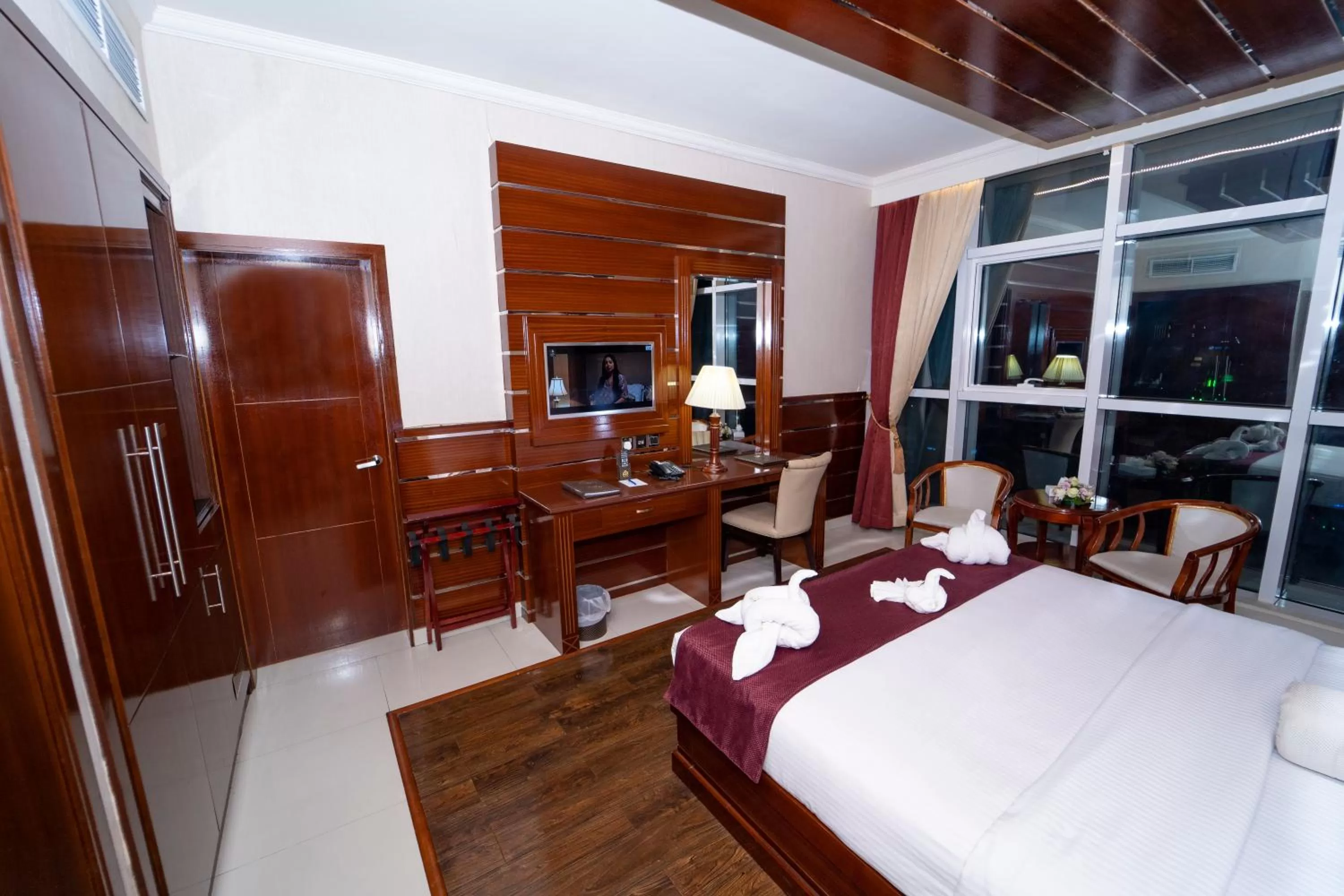 Bed in Queen Palace Hotel