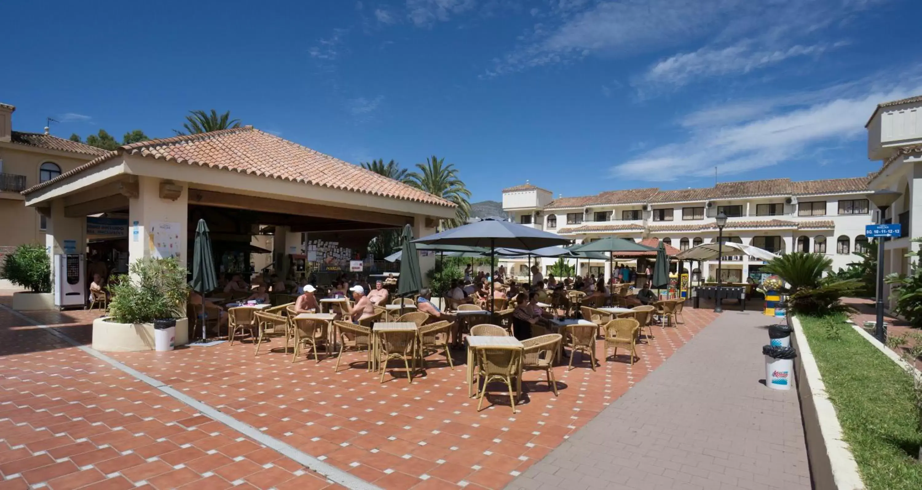 Restaurant/places to eat, Patio/Outdoor Area in Hotel Puente Real