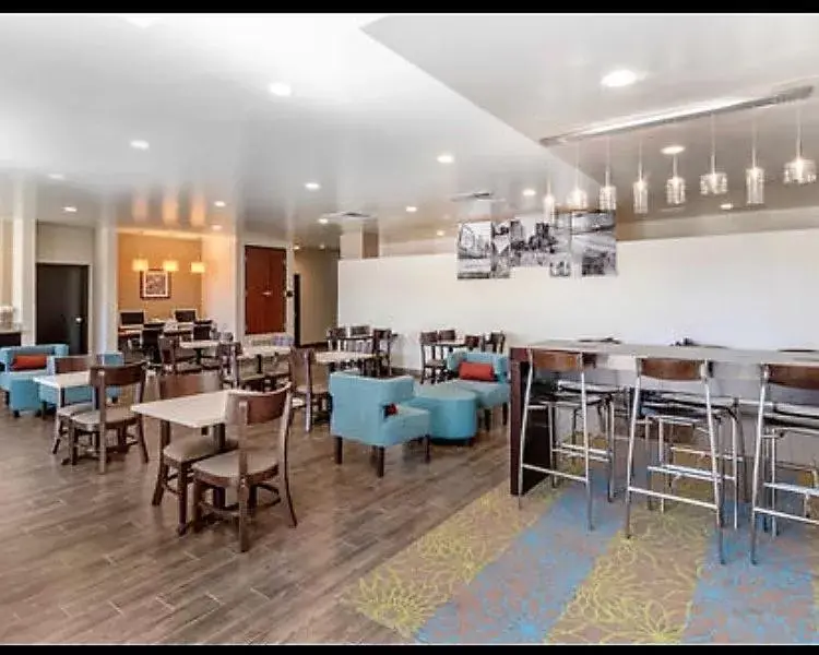 Restaurant/Places to Eat in Sleep Inn & Suites Denver International Airport