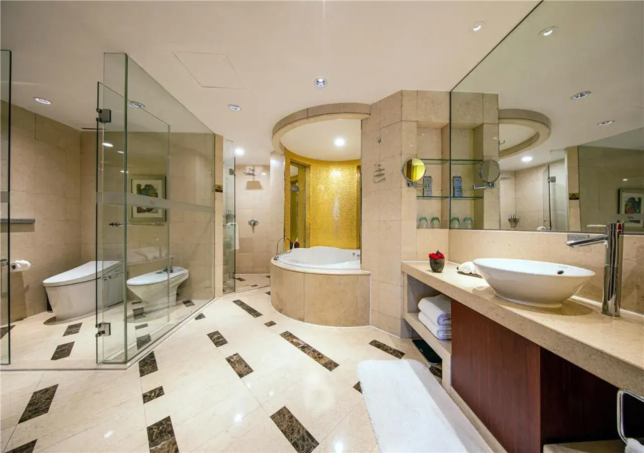 Bathroom in Kuntai Royal Hotel