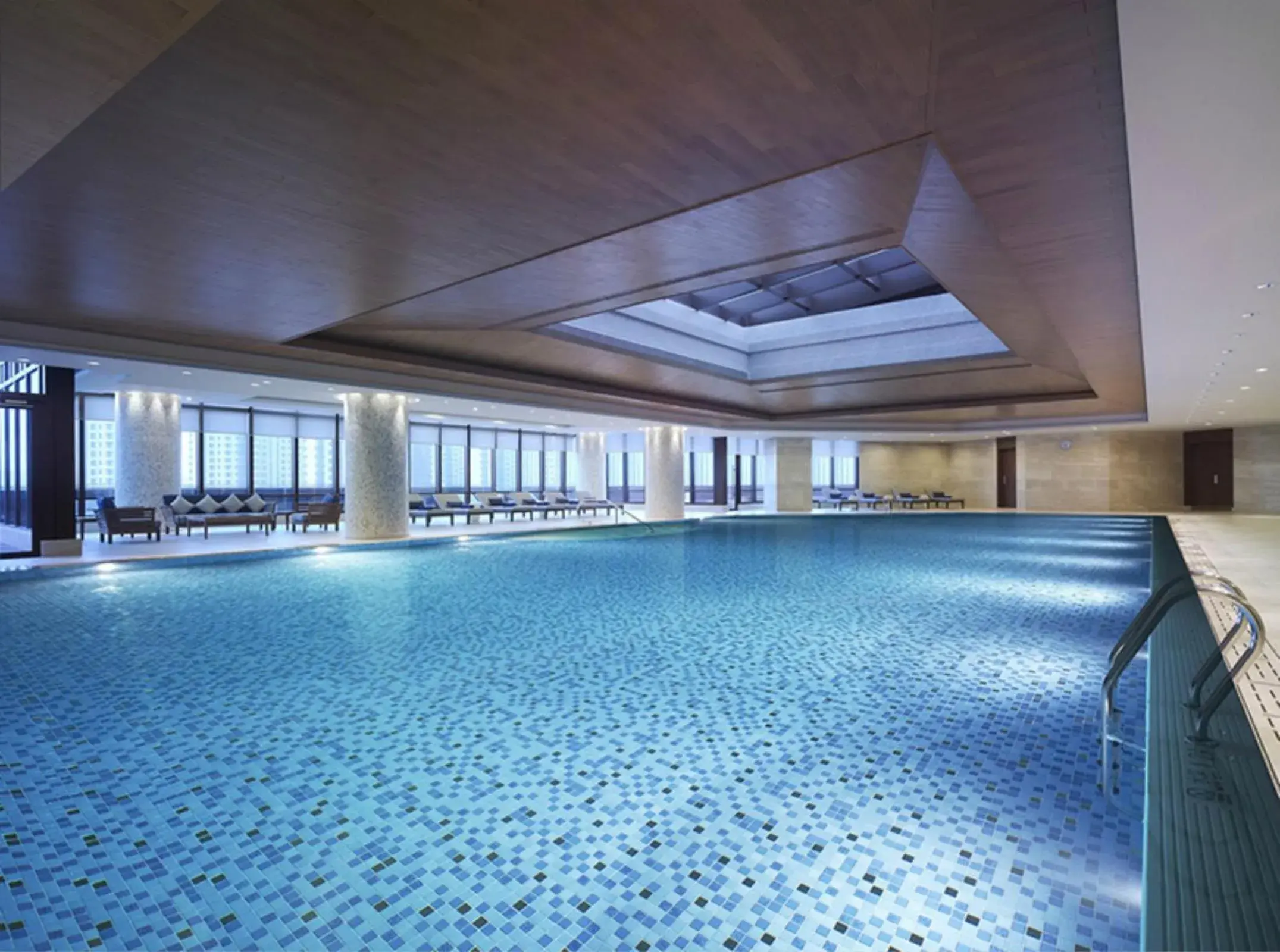 Swimming Pool in Shangri-La Hotel Yangzhou