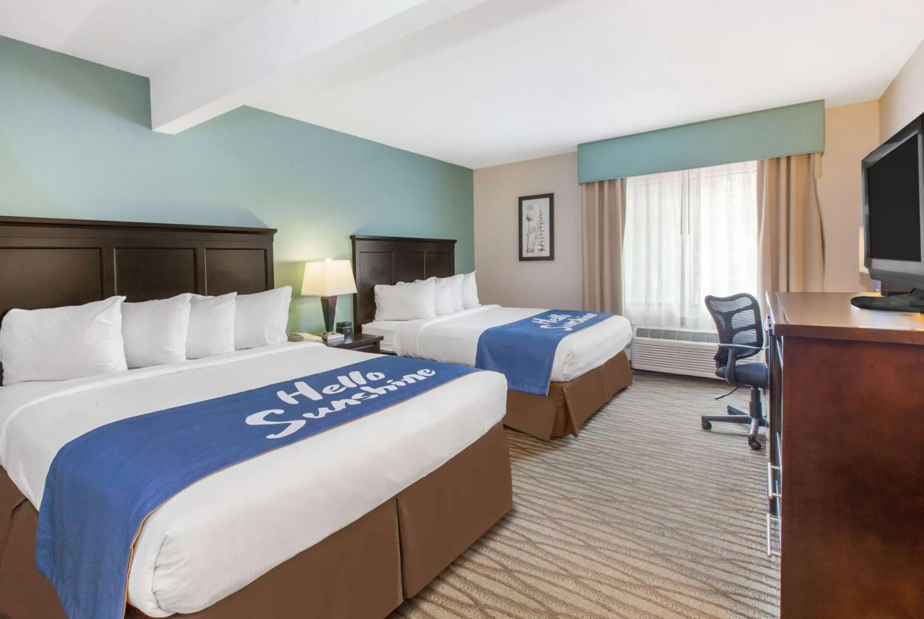 Photo of the whole room, Bed in Days Inn by Wyndham Petoskey