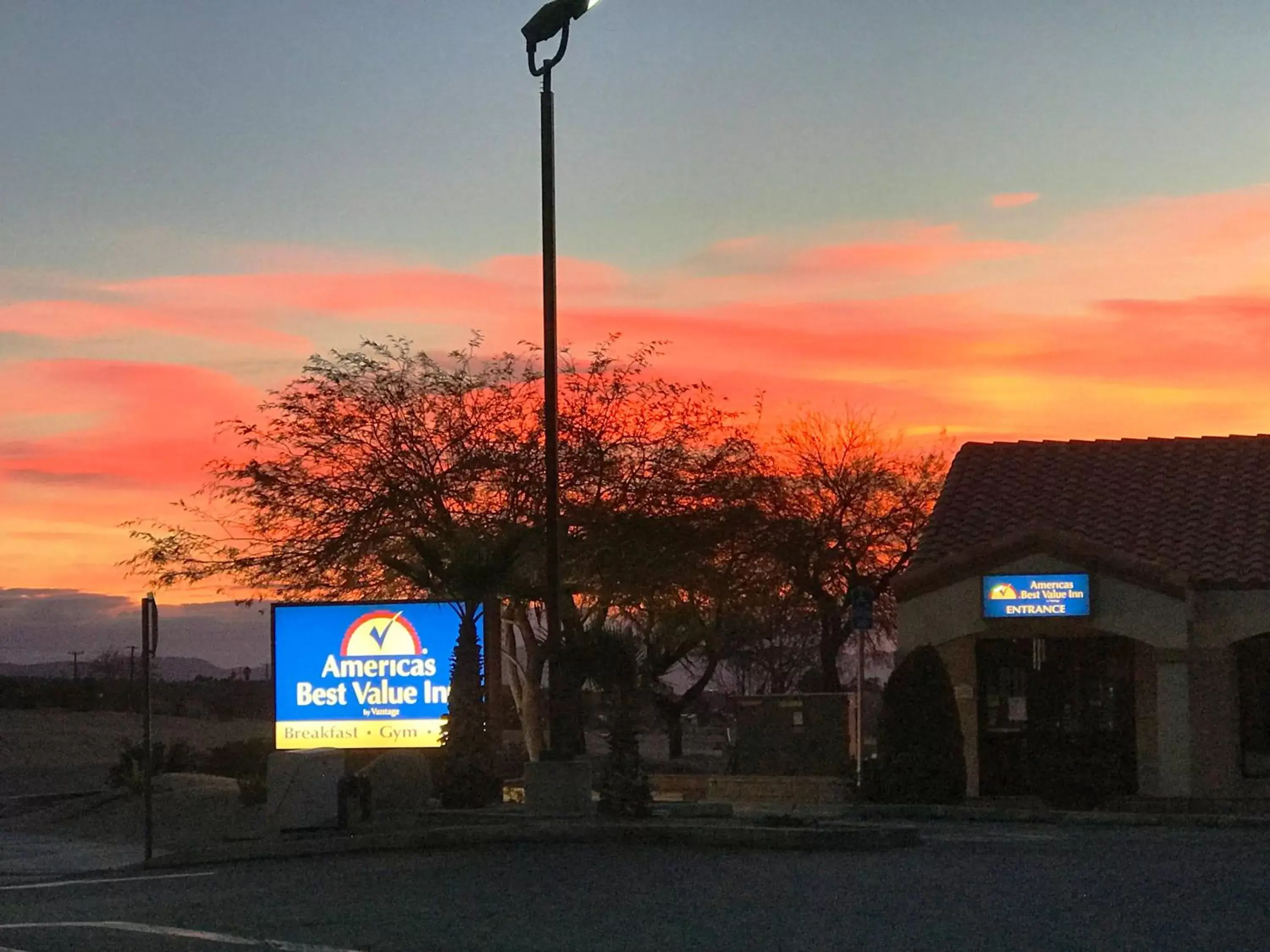 Facade/entrance, Sunrise/Sunset in Americas Best Value Inn - Joshua Tree/Twentynine Palms