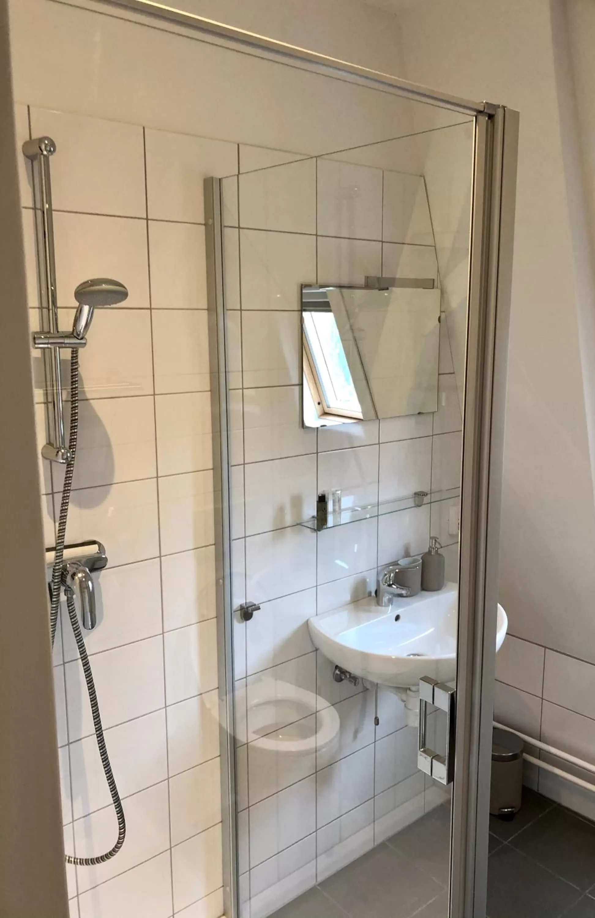 Shower in BnB Bruxelles - Studios & Apartments