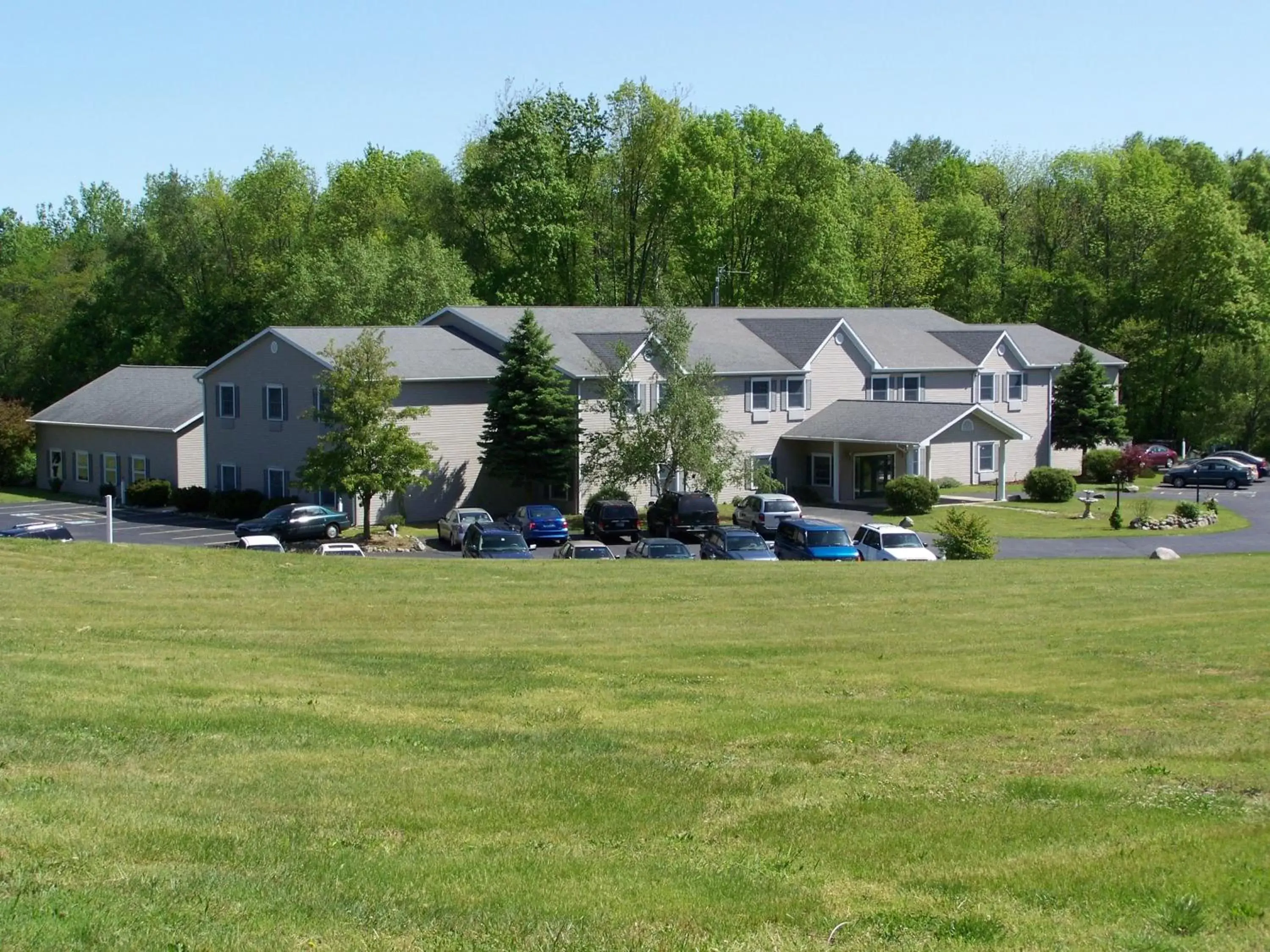 Day, Property Building in Brook Pointe Inn