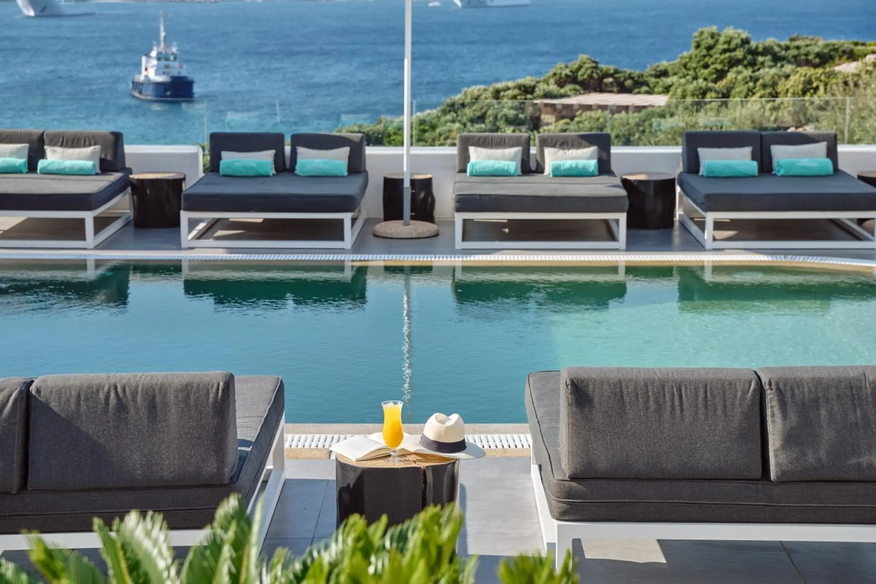 Swimming pool in Mykonos Princess Hotel Swimming pool in Mykonos Princess Hotel