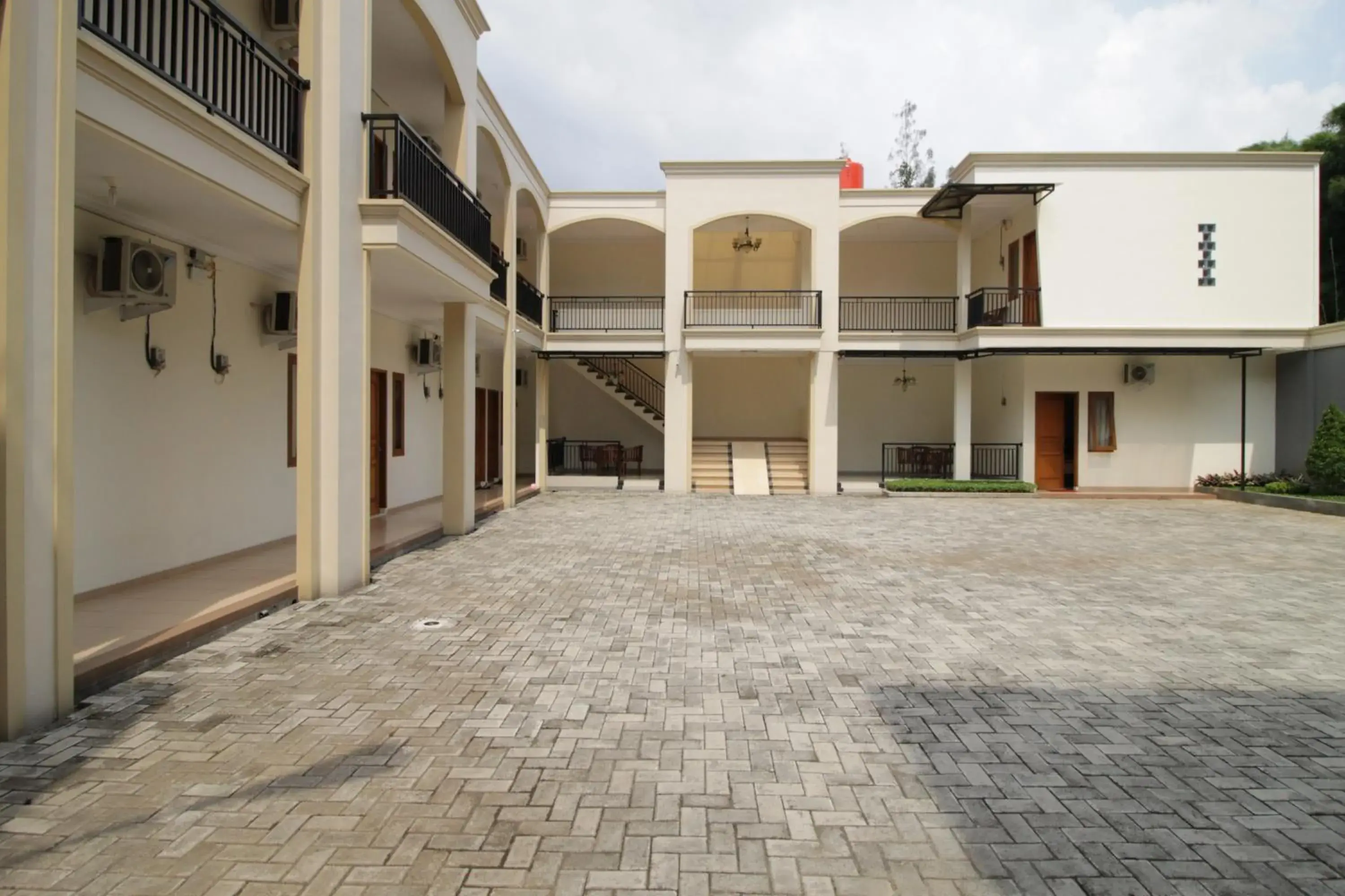 Facade/entrance, Property Building in RedDoorz Syariah near Mercu Buana University