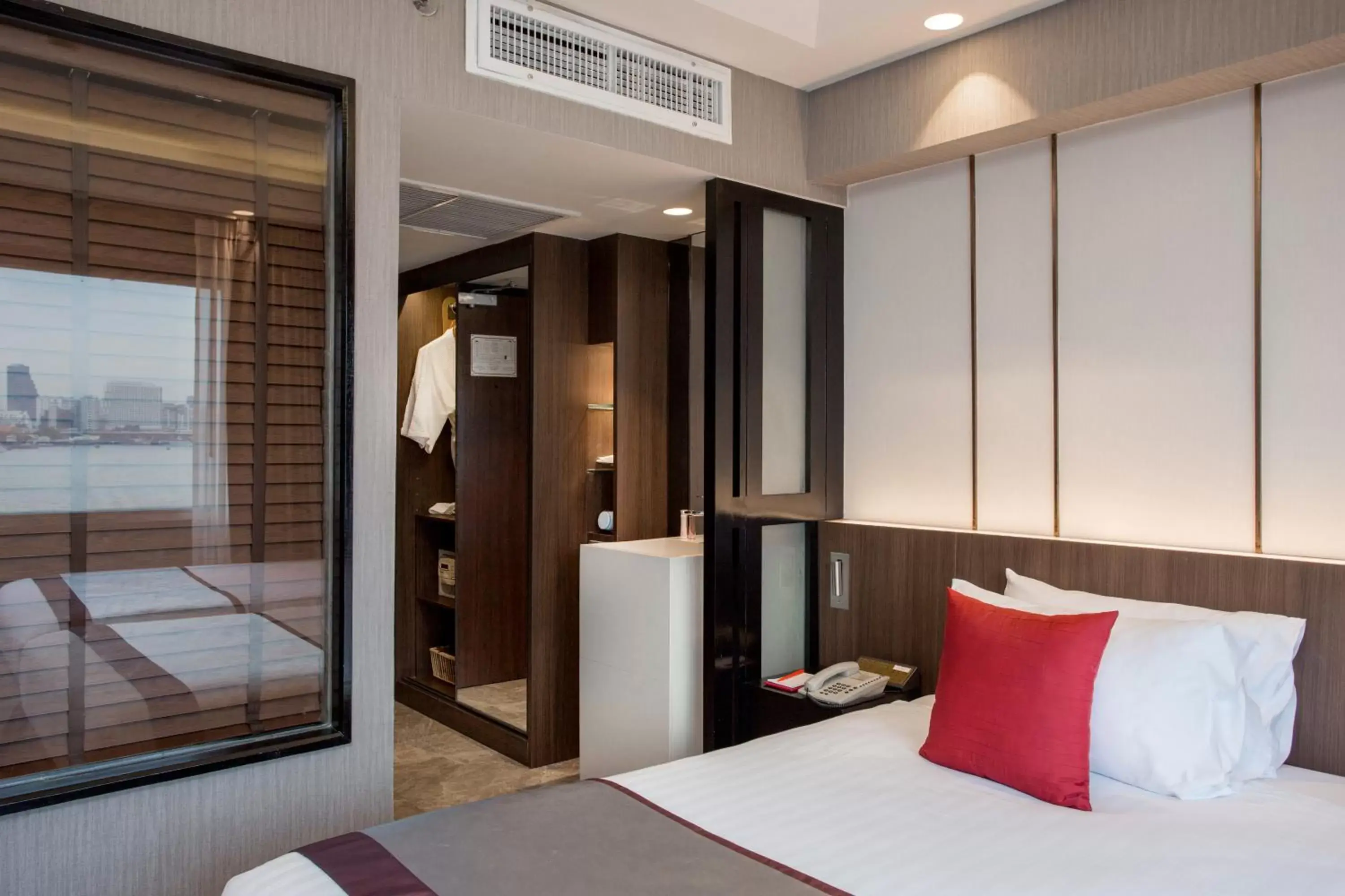 Superior Twin Room in Ramada Plaza by Wyndham Bangkok Menam Riverside