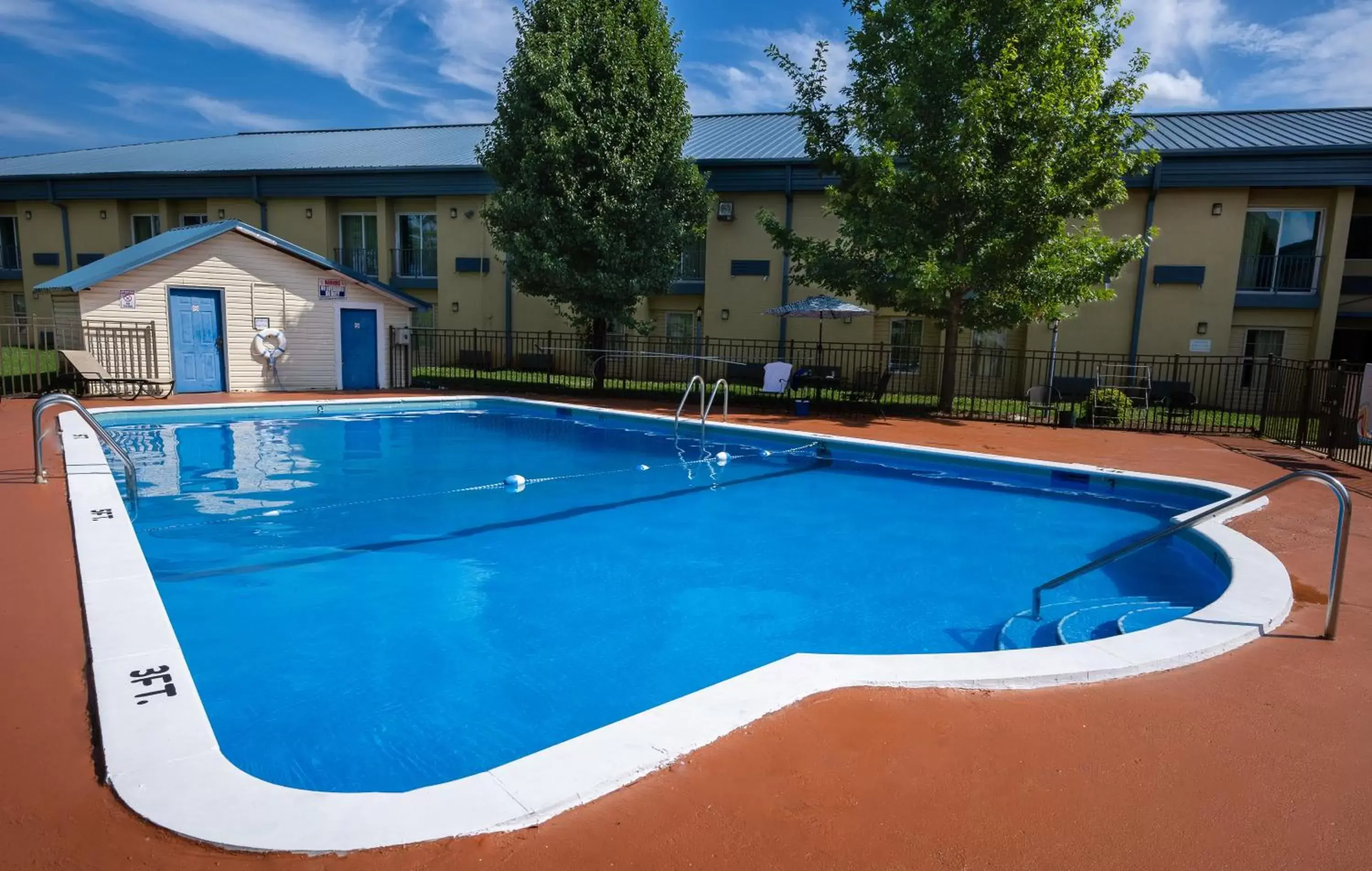 Property building, Swimming Pool in Select Inn Murfreesboro