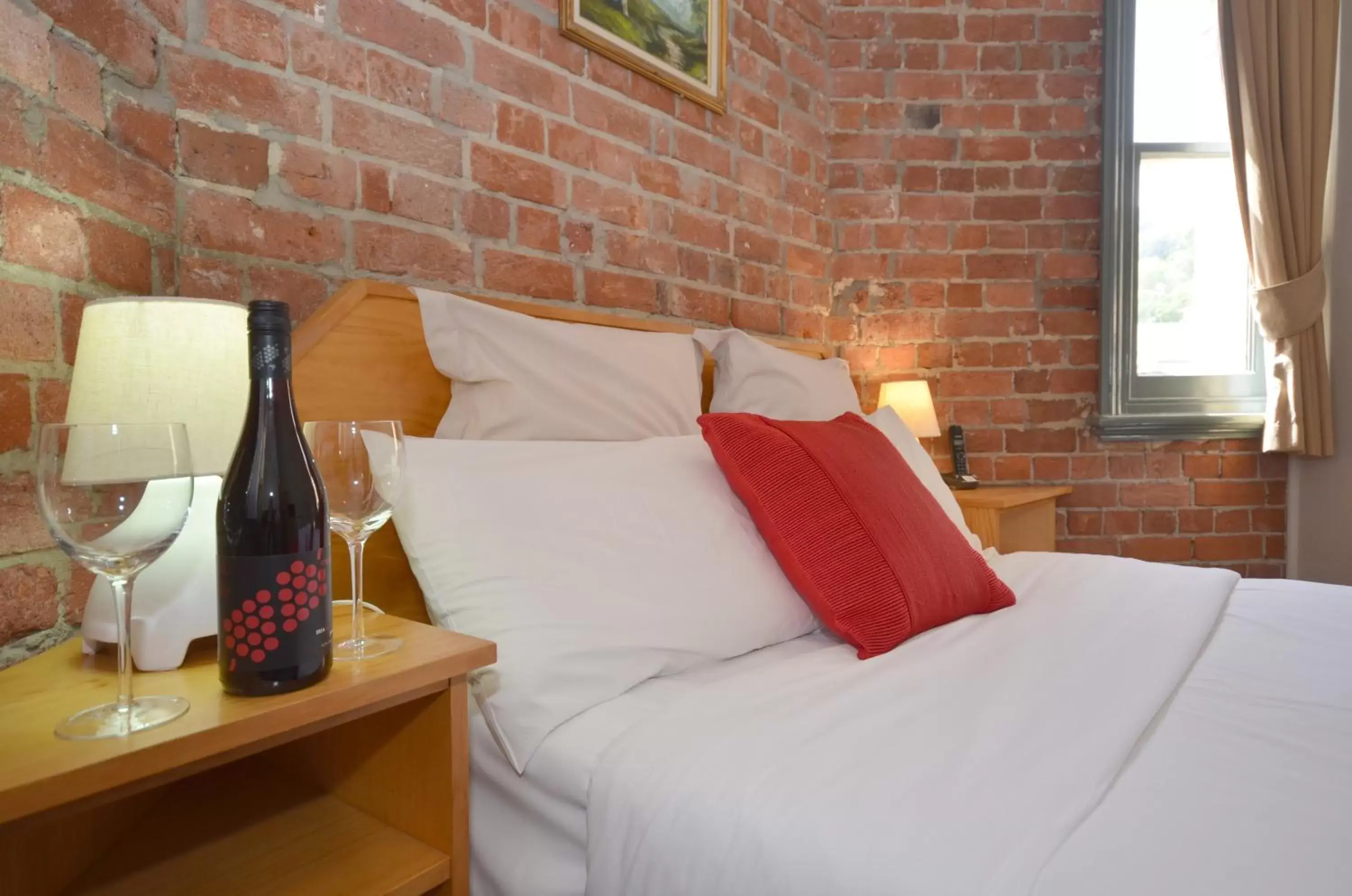 Bed in Central Springs Inn Bed in Central Springs Inn