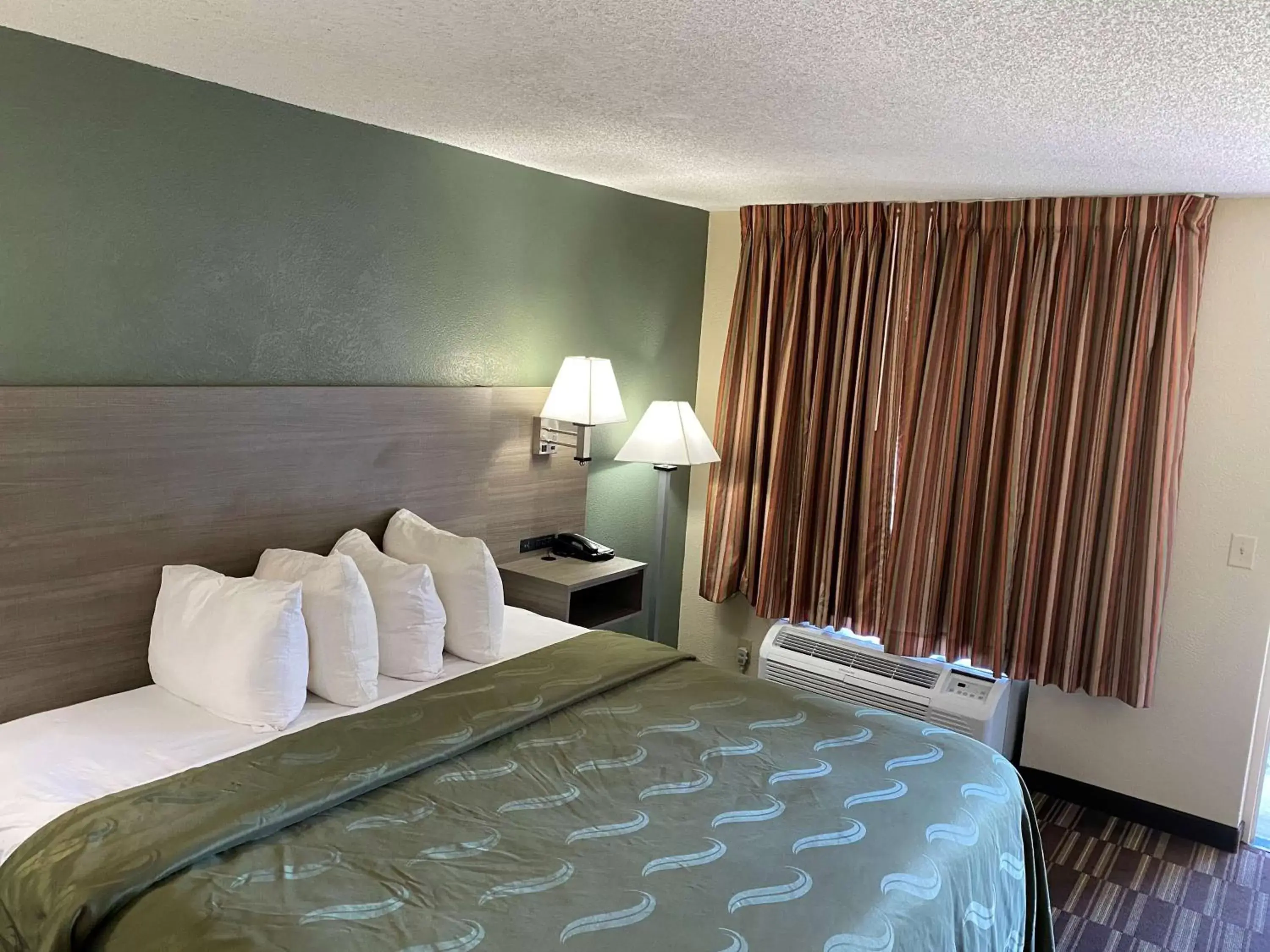 Photo of the whole room, Bed in SureStay Hotel by Best Western Fort Pierce