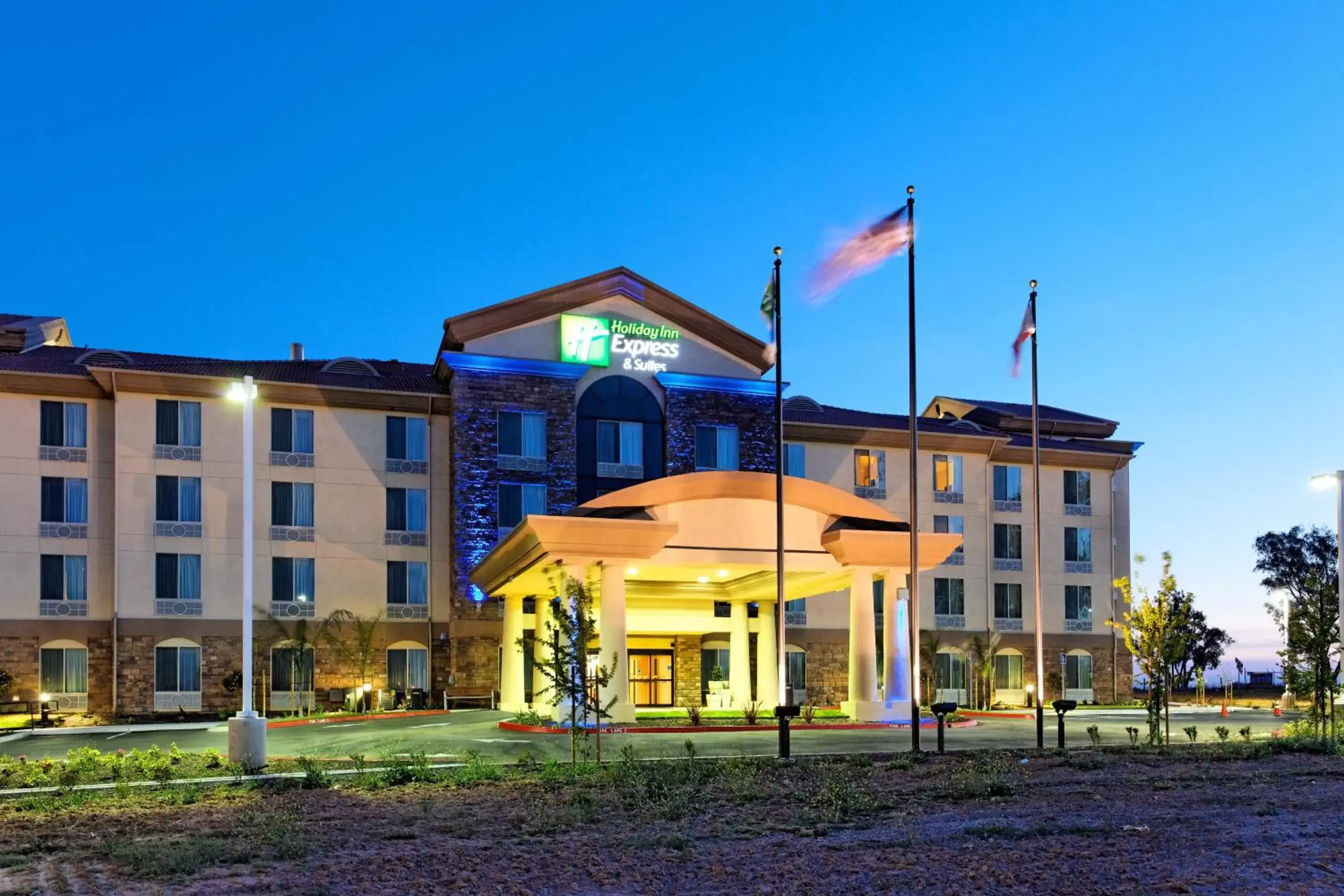 Property building in Holiday Inn Express Fresno Northwest - Herndon by IHG Property building in Holiday Inn Express Fresno Northwest - Herndon by IHG