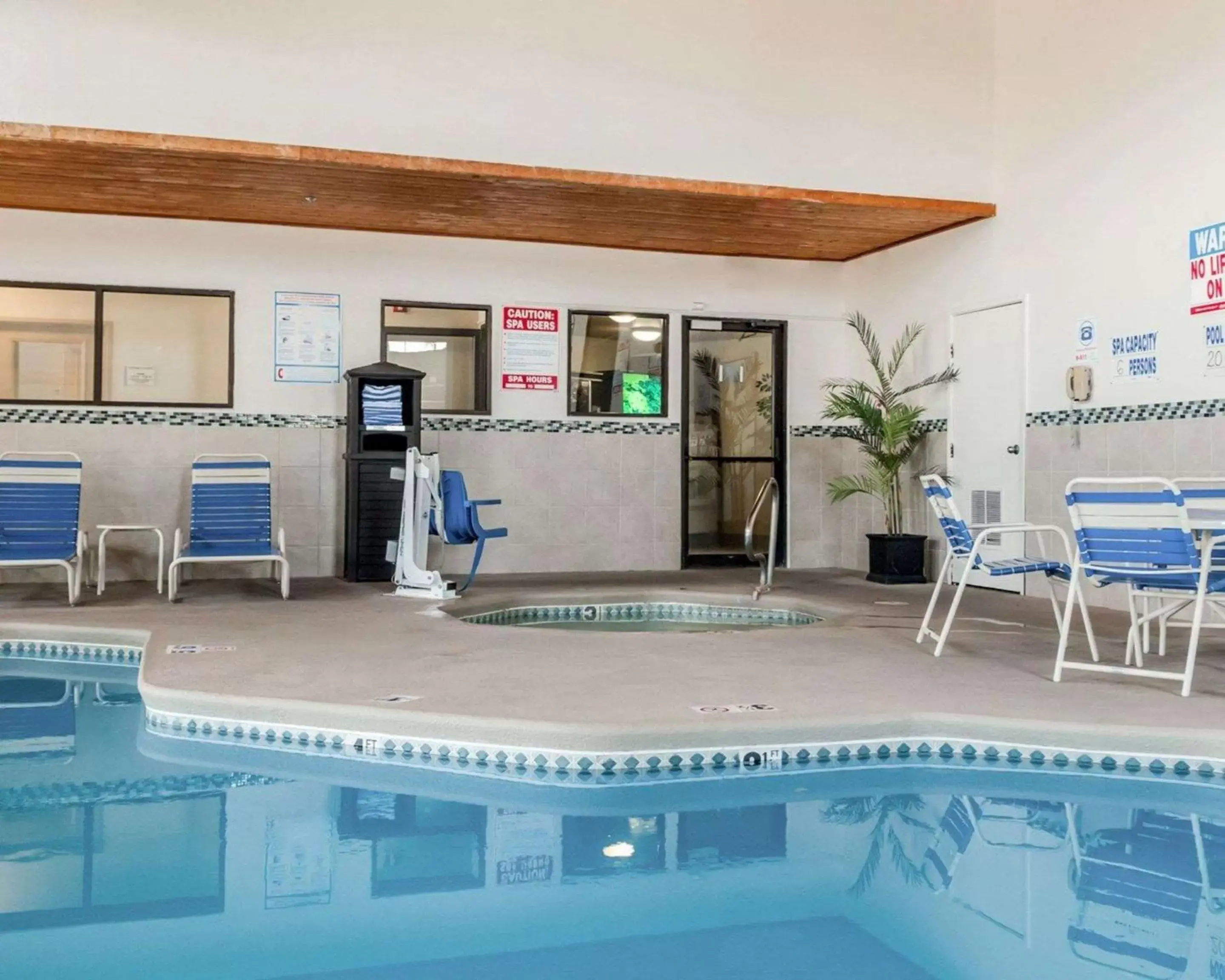 On site, Swimming Pool in Quality Inn & Suites Albuquerque West