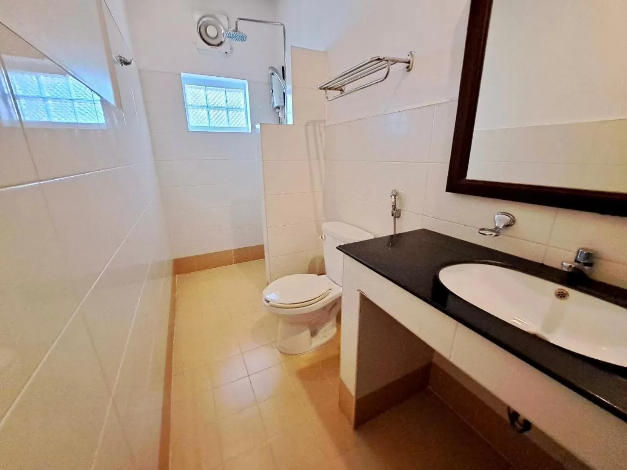 Bathroom in DEN HOTEL TOTONOU SIEM REAP