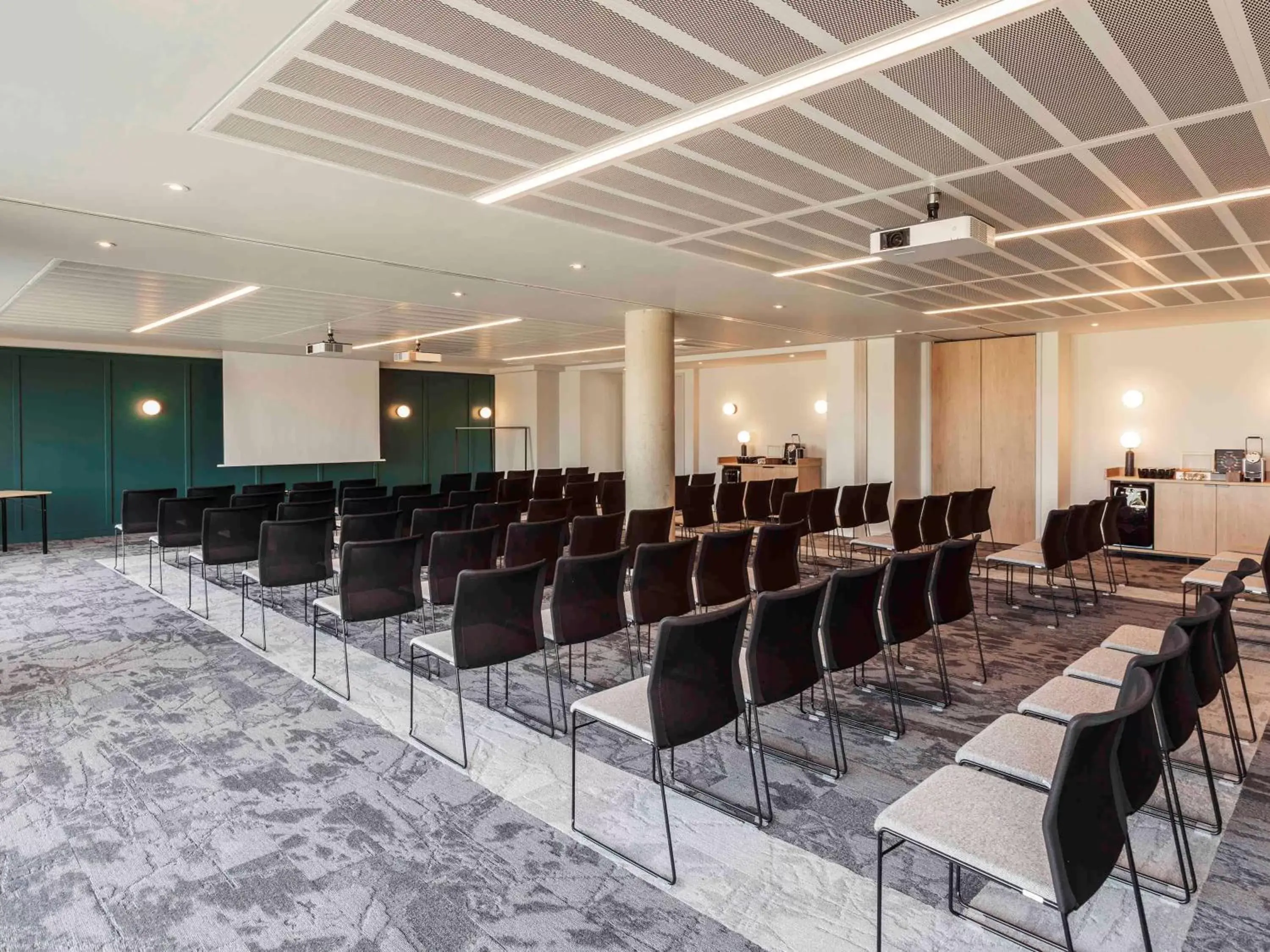 Meeting/conference room in Novotel Cambridge North