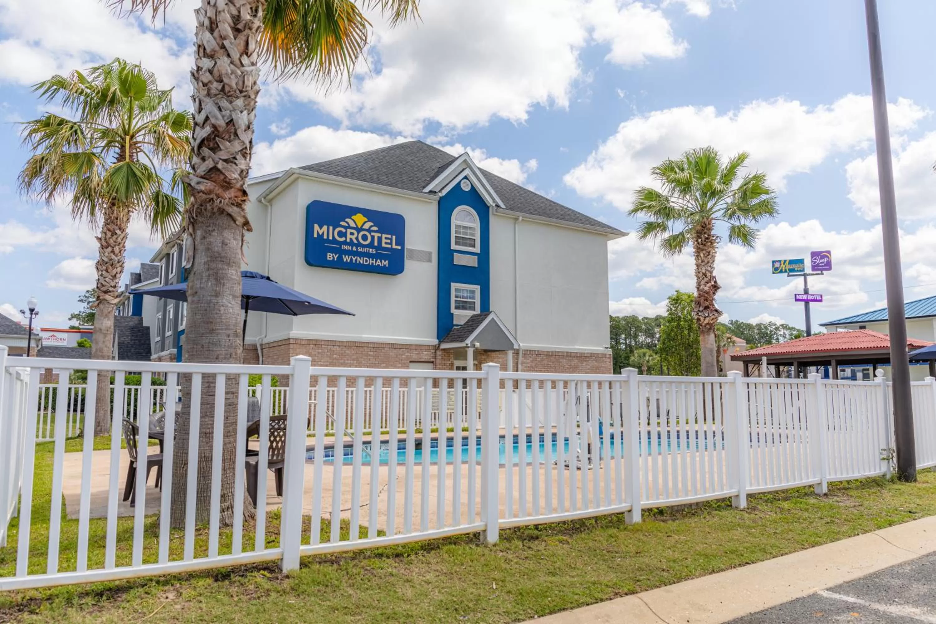 Property logo or sign in Microtel Inn & Suites by Wyndham Kingsland Naval Base I-95