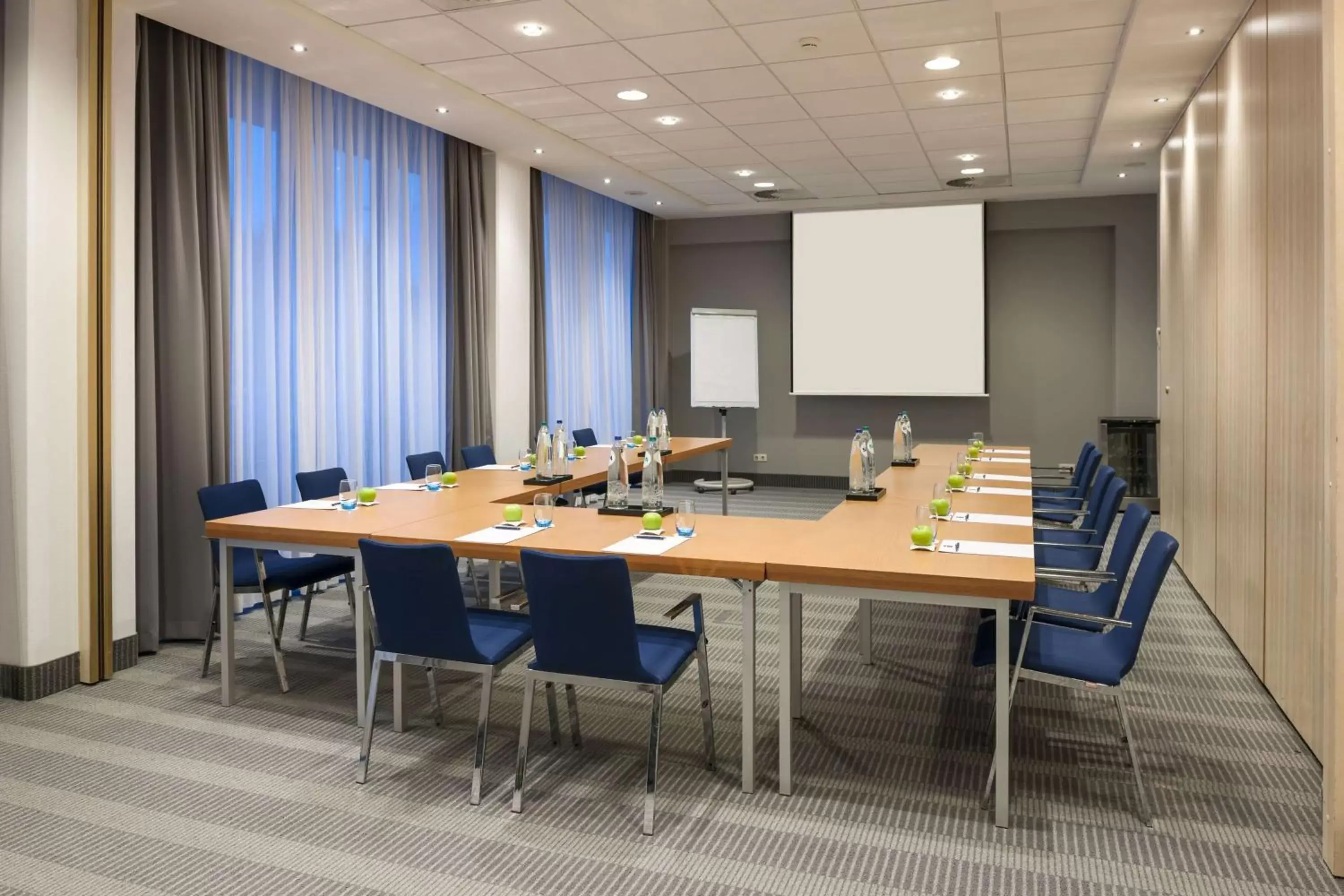 Meeting/conference room in Ramada by Wyndham Amsterdam Airport Schiphol