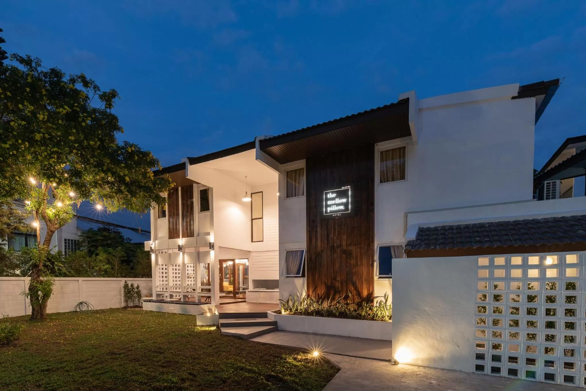 Property building in The Mellow Pillow Hotel @ Chiang Mai Gate