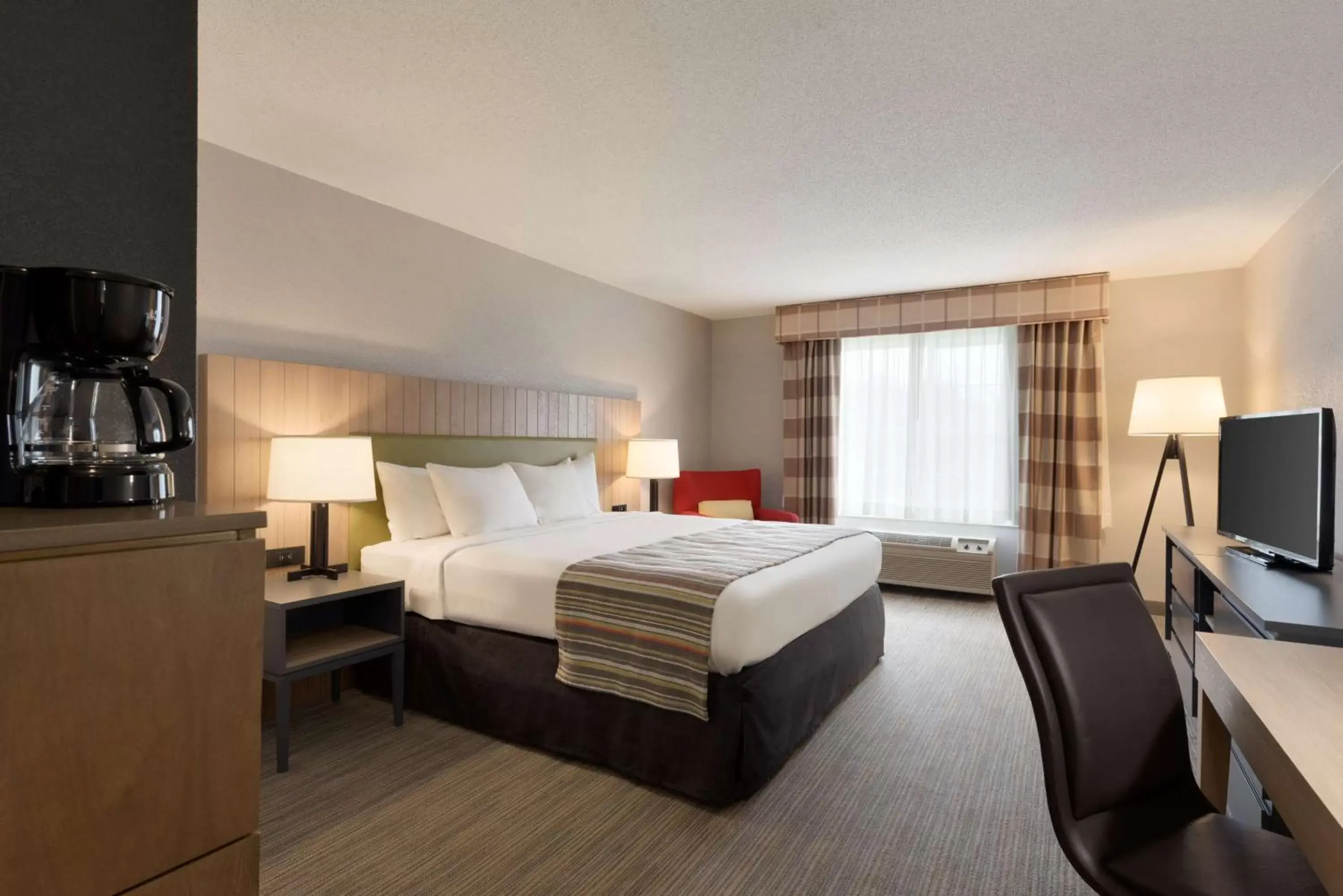 Photo of the whole room, Bed in Country Inn & Suites by Radisson, Minneapolis/Shakopee, MN