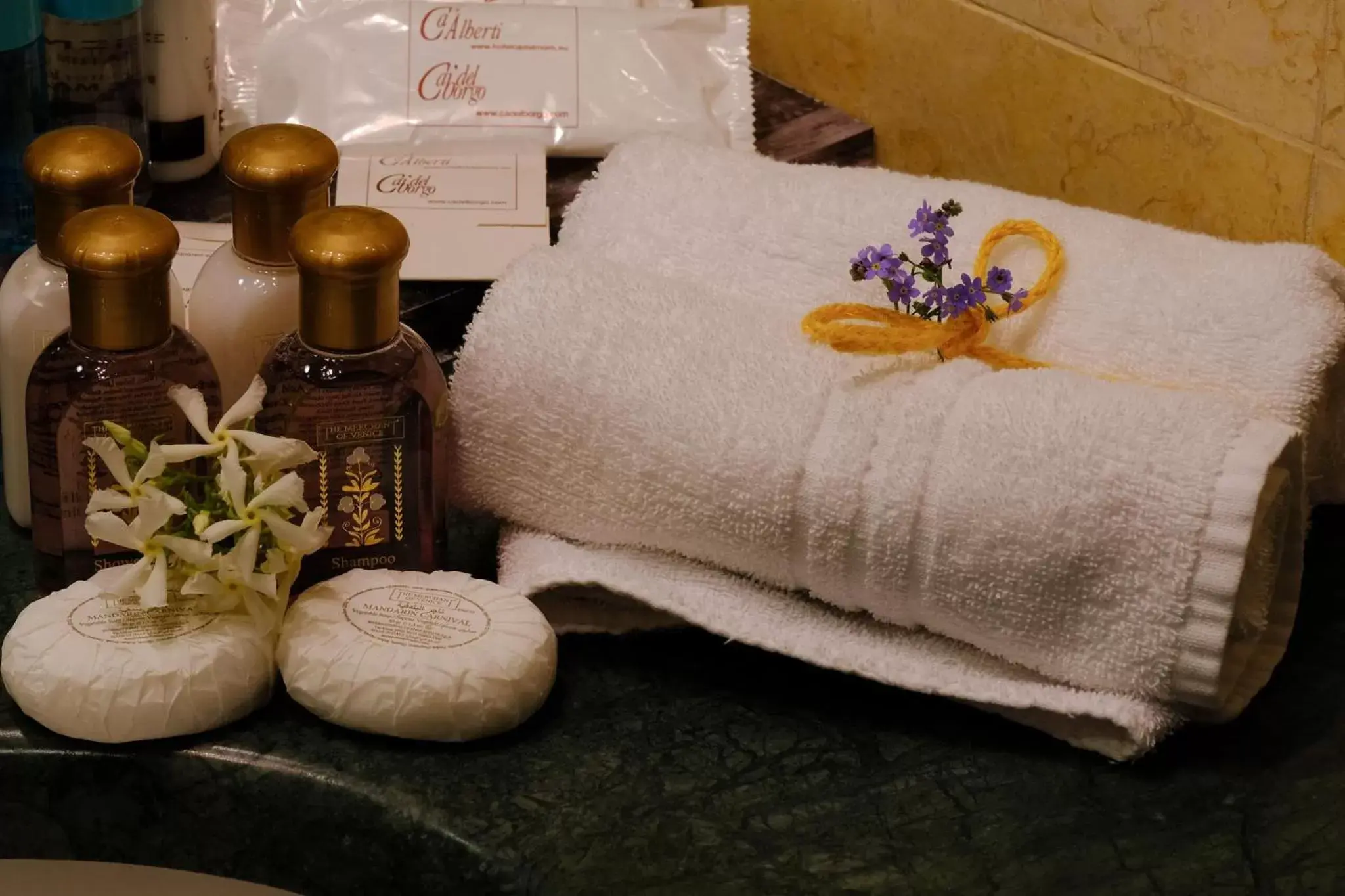 Bathroom, Bed in Relais Alberti