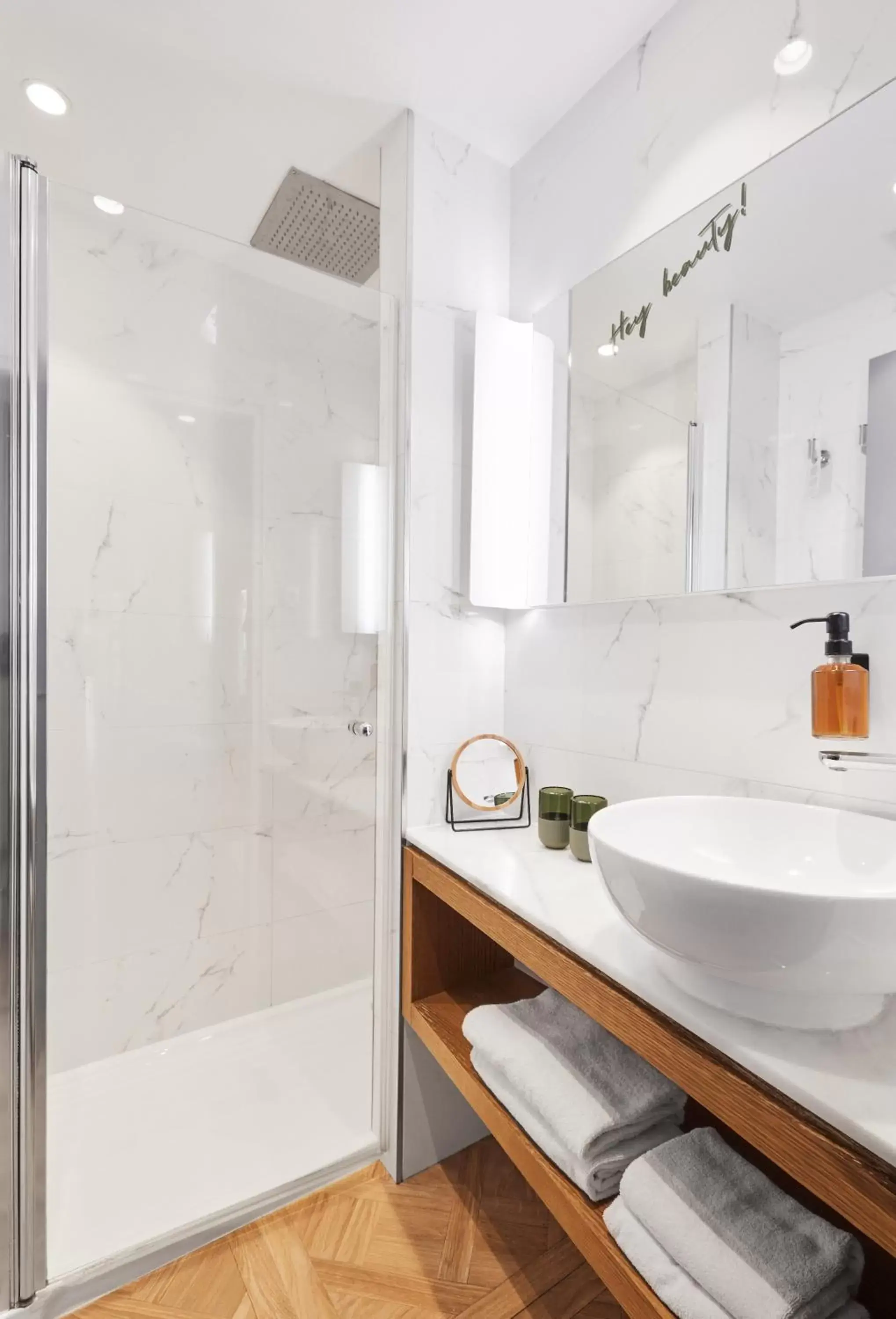 Deluxe Double or Twin Room in Hotel Petit Lafayette Deluxe Double or Twin Room in Hotel Petit Lafayette