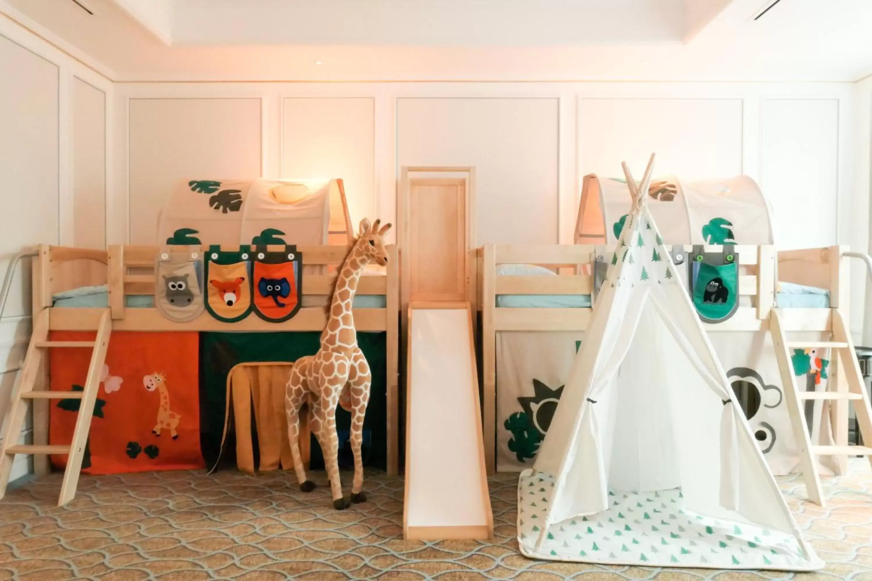 Photo of the whole room in InterContinental Singapore by IHG Photo of the whole room in InterContinental Singapore by IHG