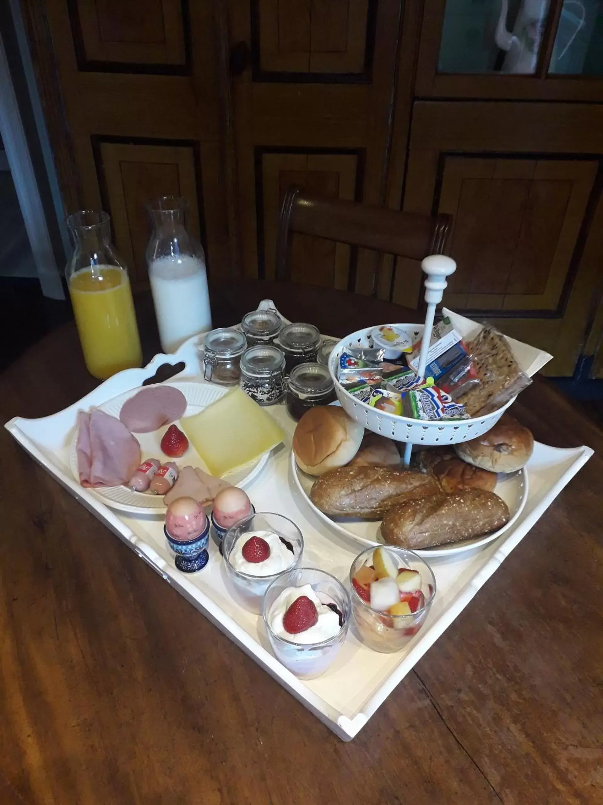 Continental breakfast in Bed and Breakfast de Kleine Vesting