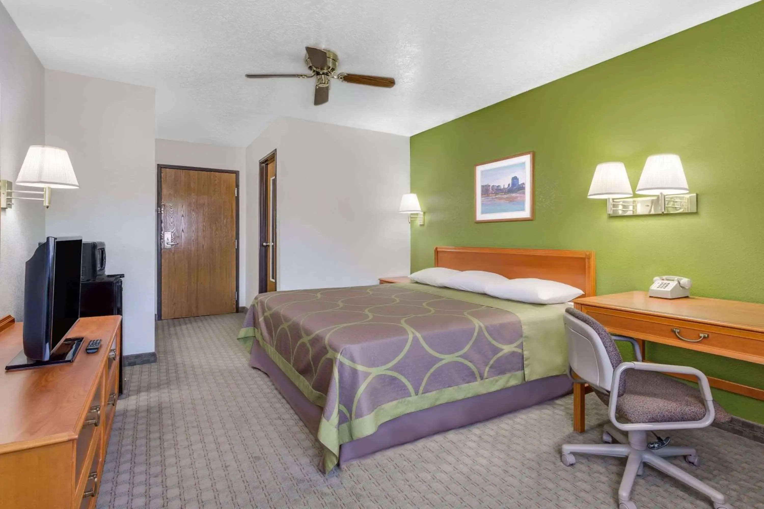 Photo of the whole room, Bed in Super 8 by Wyndham Price