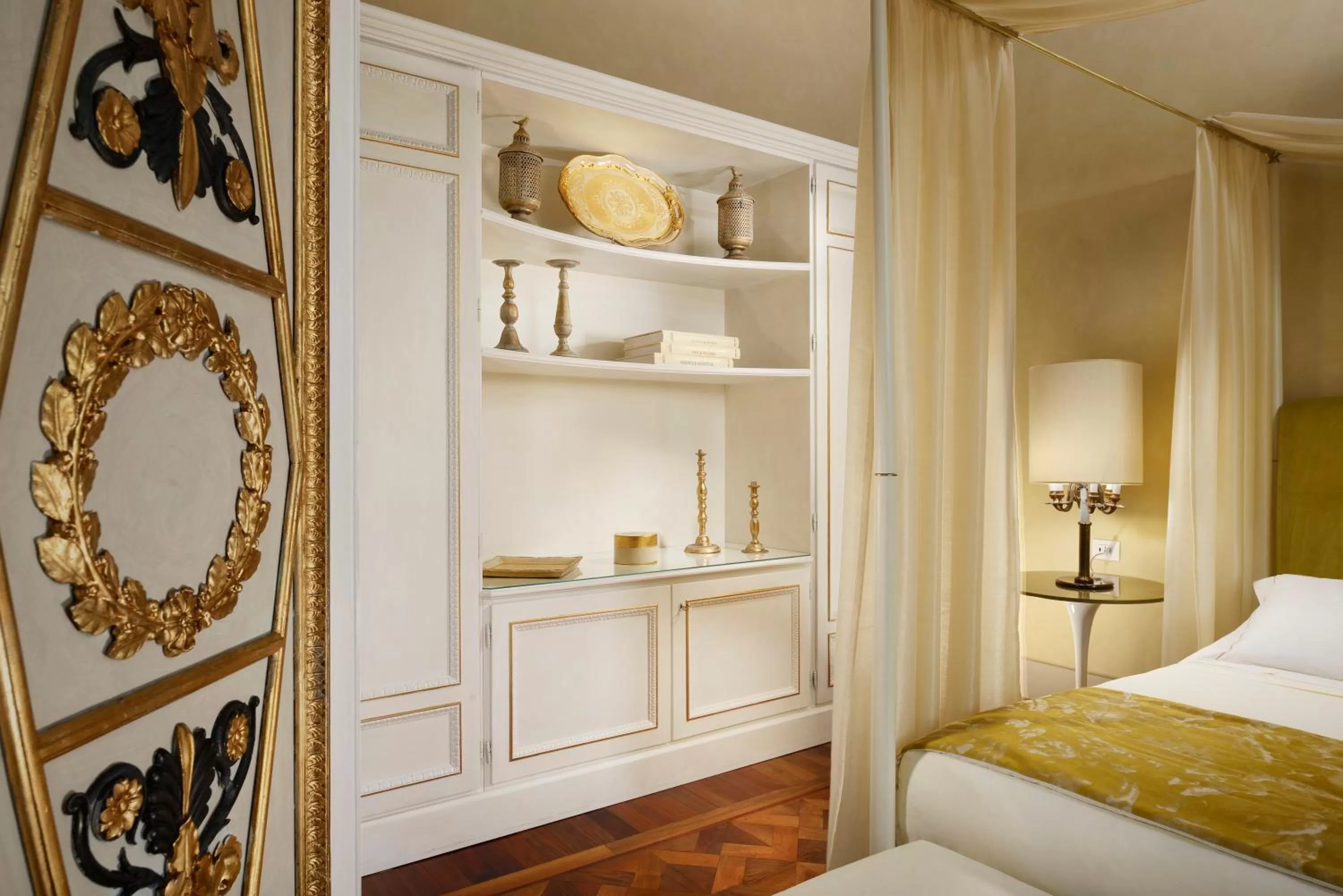 Bedroom, Bed in Grand Hotel Minerva