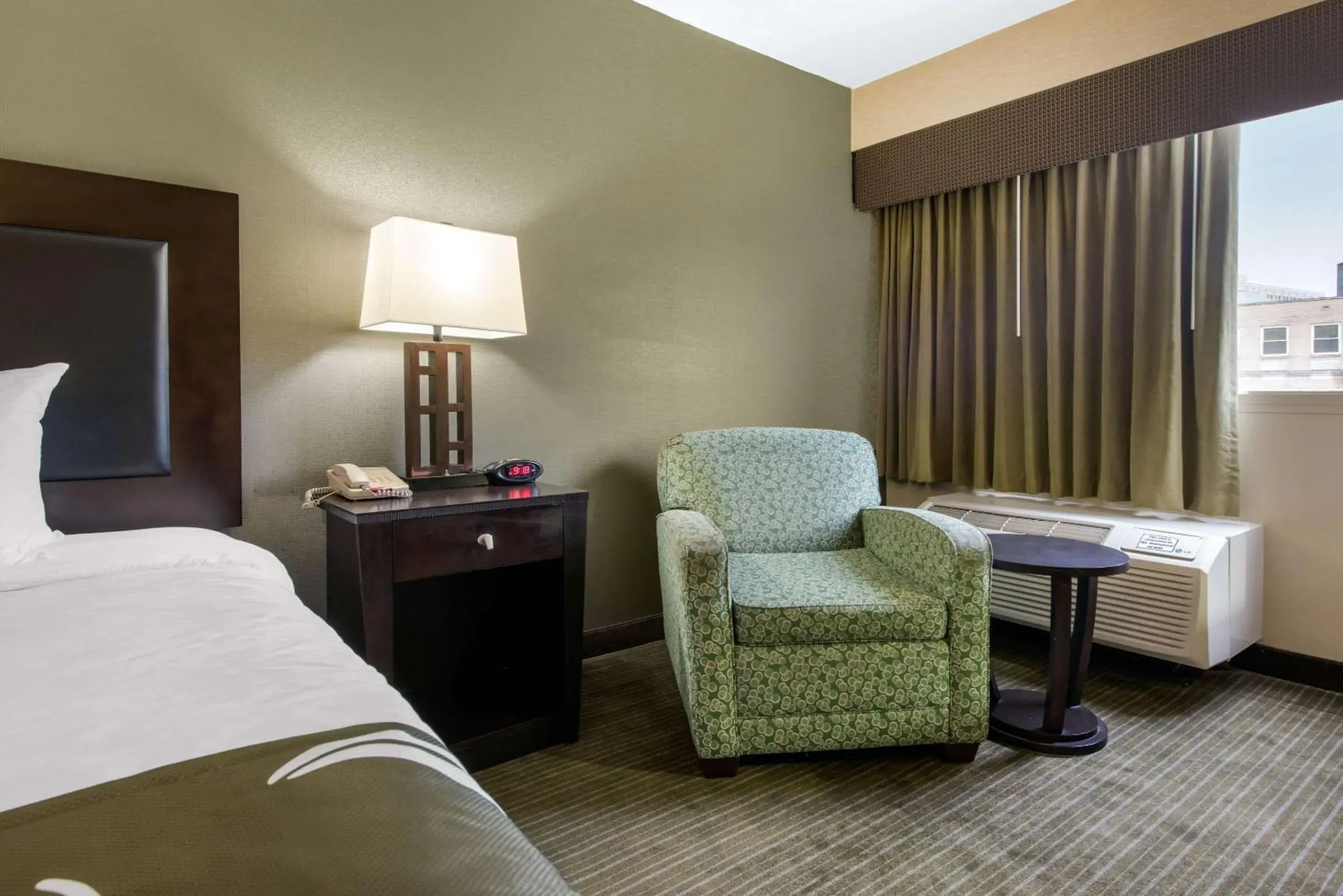 Photo of the whole room, Seating Area in Quality Inn & Suites