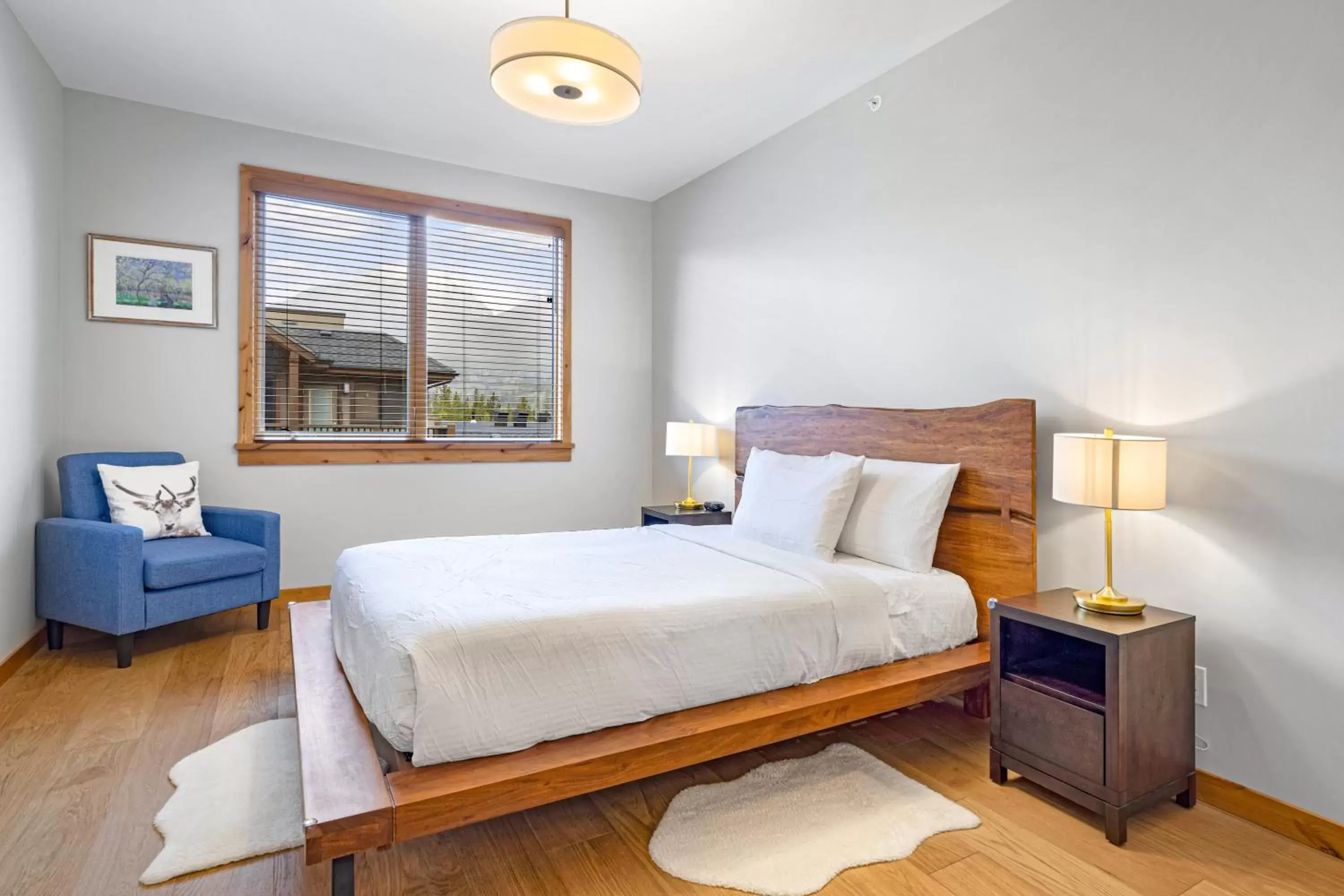 Bathroom, Bed in Tamarack Lodge by Spring Creek Vacations