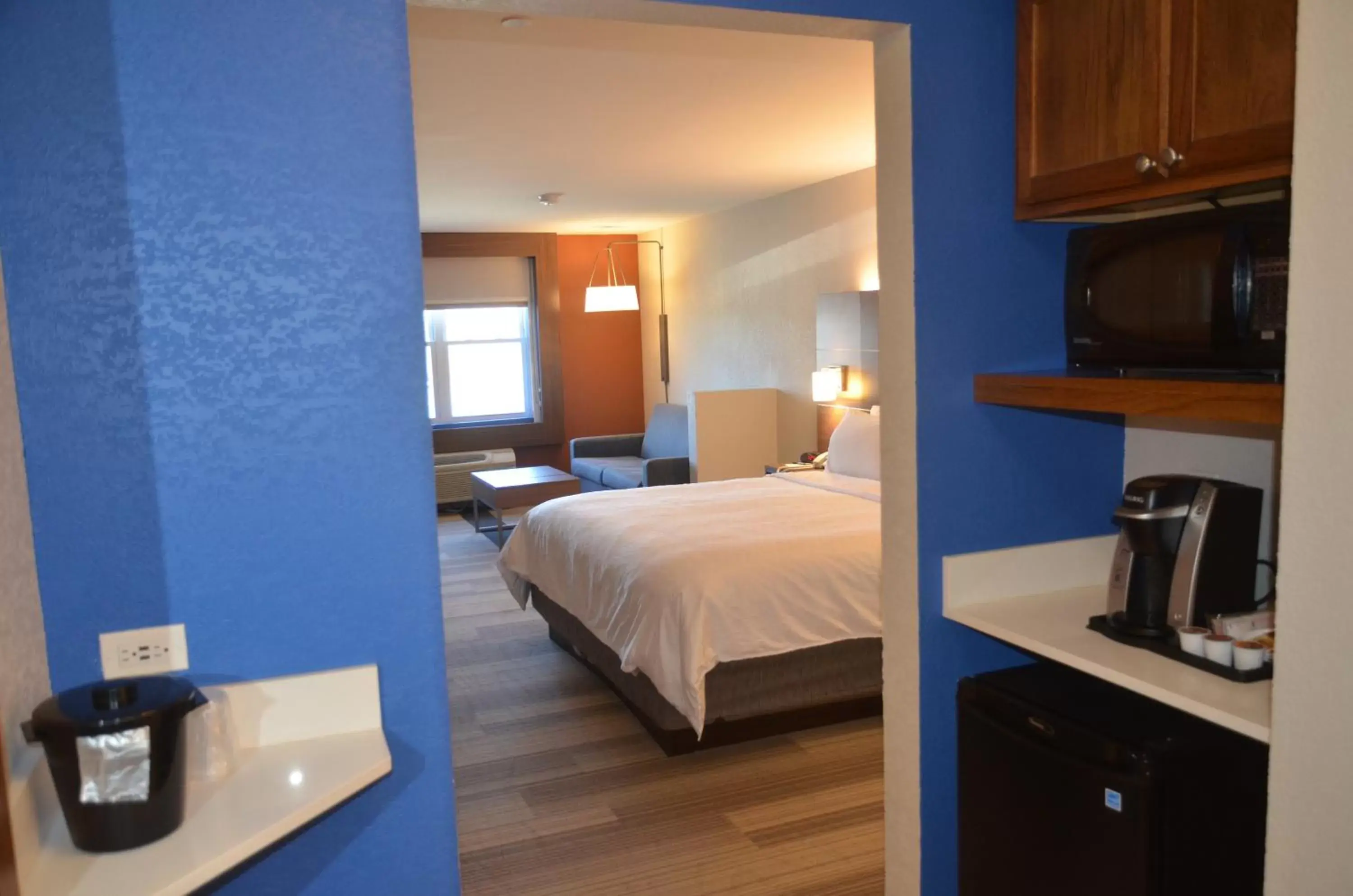Holiday Inn Express Hotel & Suites Rochester, an IHG Hotel
