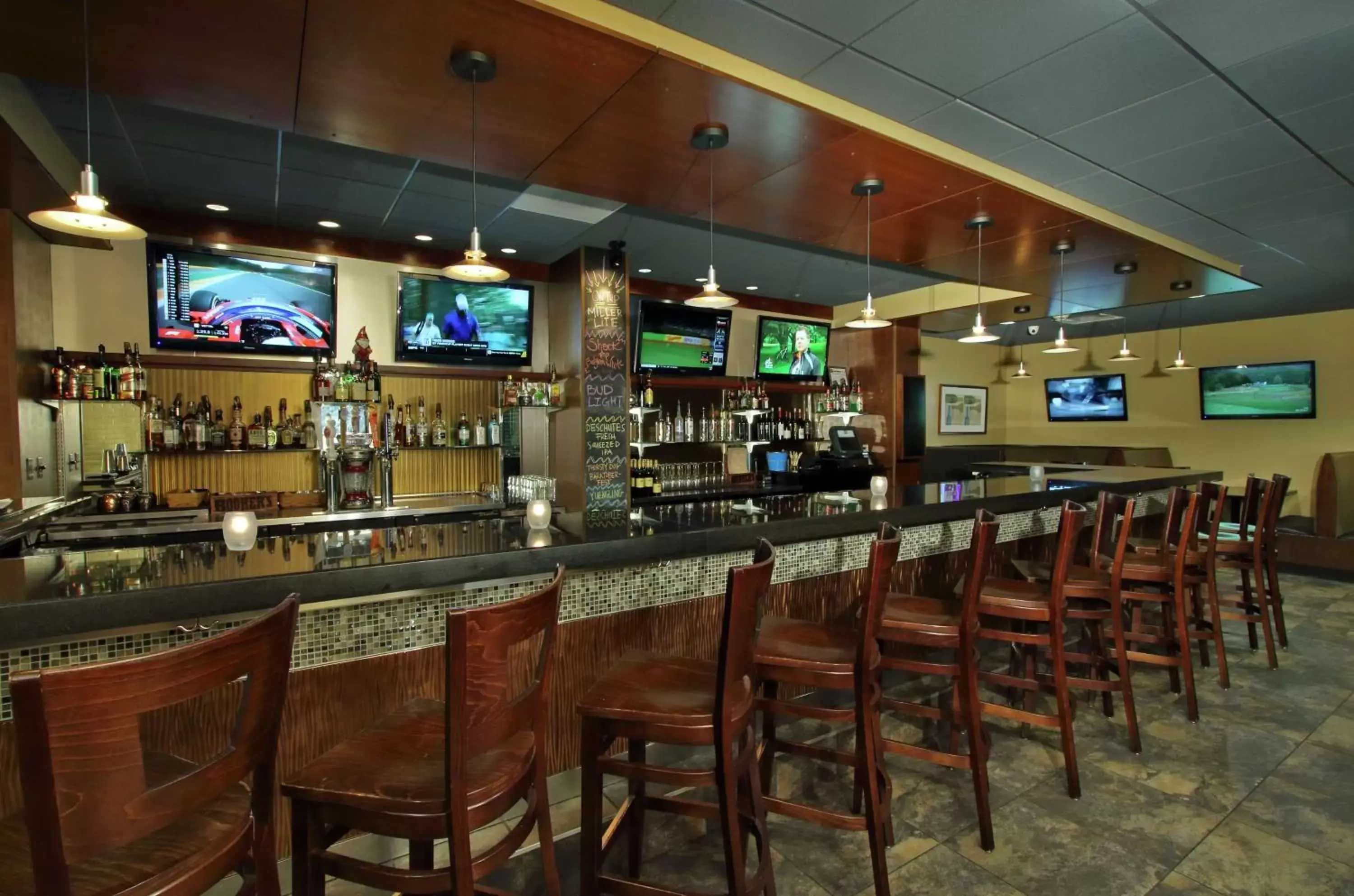 Lounge or bar, Lounge/Bar in Doubletree by Hilton Newark