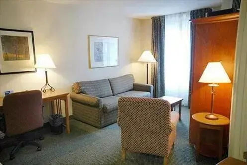 Living room, Seating Area in Staybridge Suites Allentown Airport Lehigh Valley, an IHG Hotel