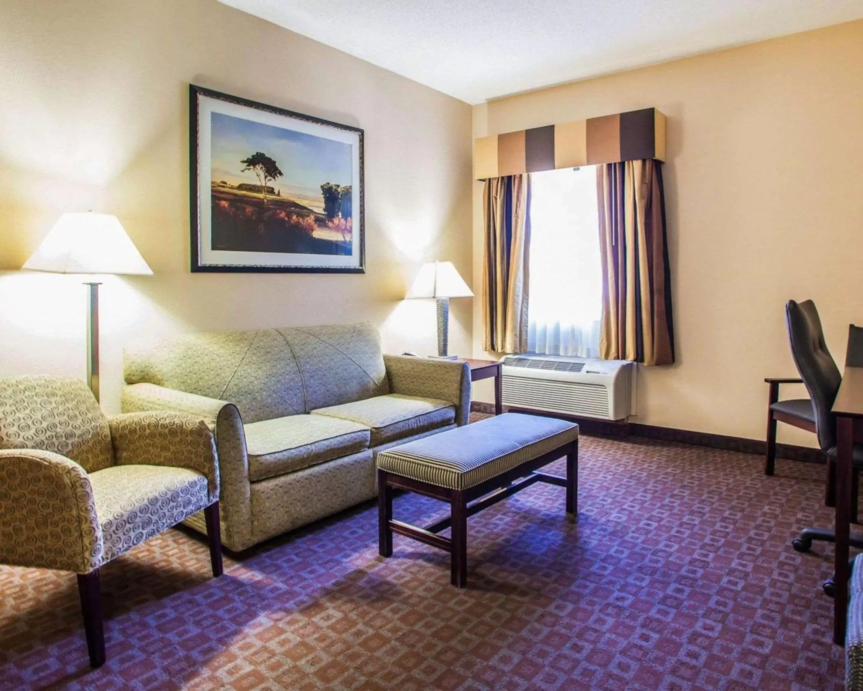 Bedroom, Seating Area in Quality Inn & Suites Peoria